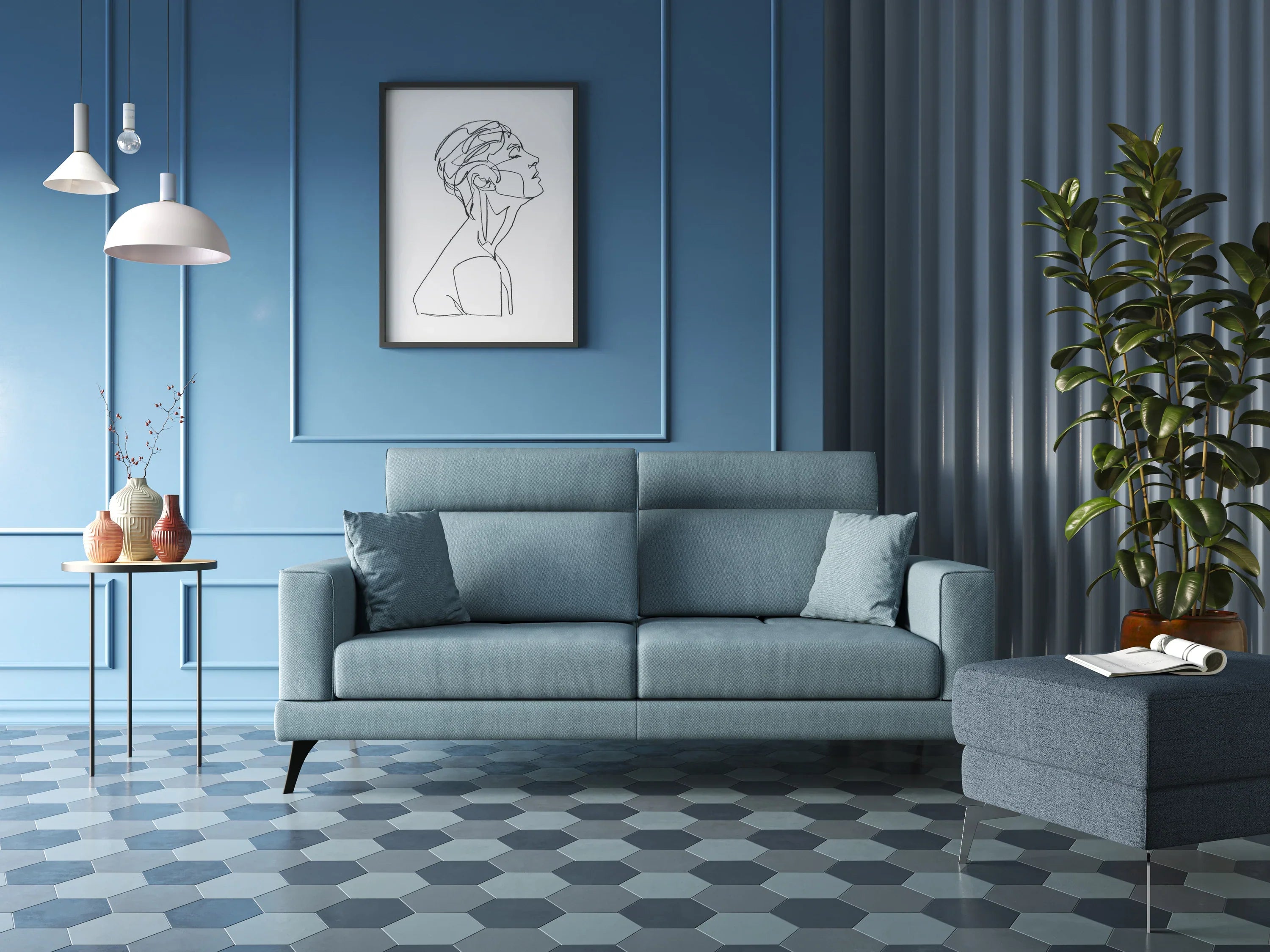 Un moderno soggiorno blu con un divano blu, due cuscini, pavimento con motivi esagonali, tavolino con vasi decorativi, grande pianta, lampade a sospensione e un quadro raffigurante un disegno di donna sopra il divano.