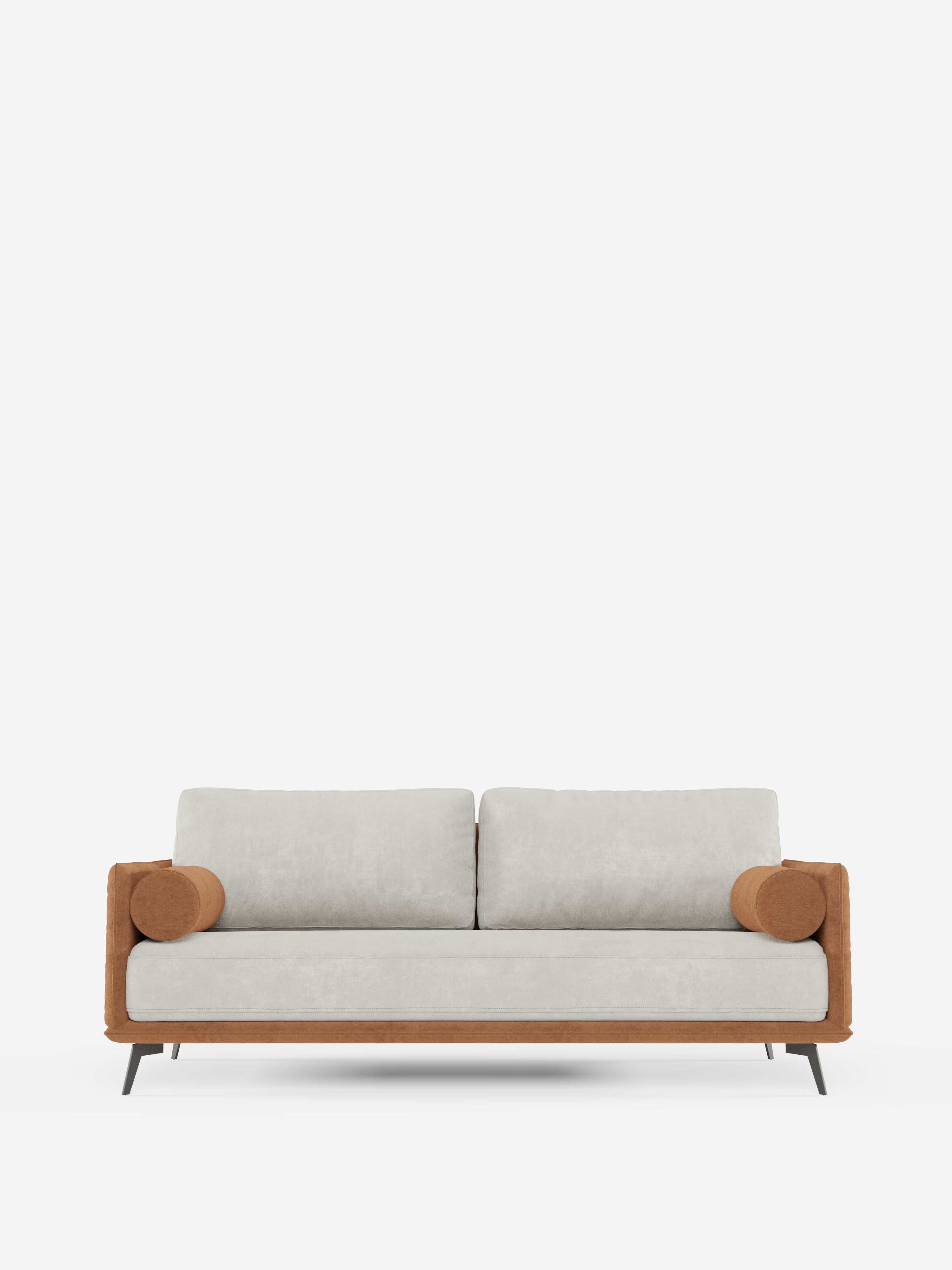 Vi presentiamo il divano lineare Basalto a 2 o 3 posti bicolore di Divani.Store, caratterizzato da un esclusivo design monoposto con tessuto T31 facile da pulire, in un'elegante combinazione bicolore. Il divano presenta cuscini grigio chiaro, una struttura imbottita marrone, due cuscini cilindrici coordinati e gambe angolate in metallo nero, il tutto su uno sfondo bianco a tinta unita.