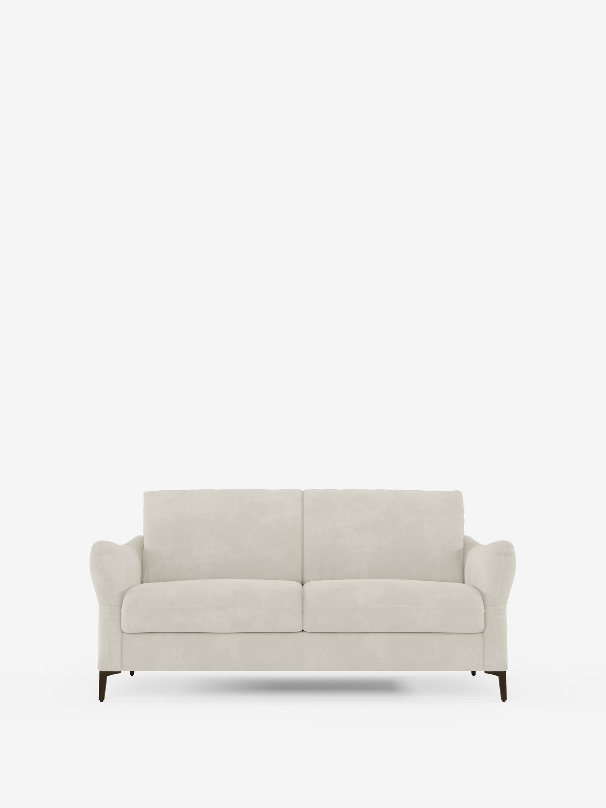 Un divano letto Dalia di Divani.Store, in beige chiaro e dal design moderno, con due cuscini di seduta, due cuscini dello schienale e braccioli leggermente ricurvi. Rivestito in velluto T30 resistente alle macchie, poggia su gambe affusolate in legno scuro ed è presentato su uno sfondo bianco a tinta unita. Disponibile nelle versioni a 2, 3 o 4 posti con materasso H18, questo divano letto offre un comfort avvolgente, coniugando perfettamente stile e funzionalità.
