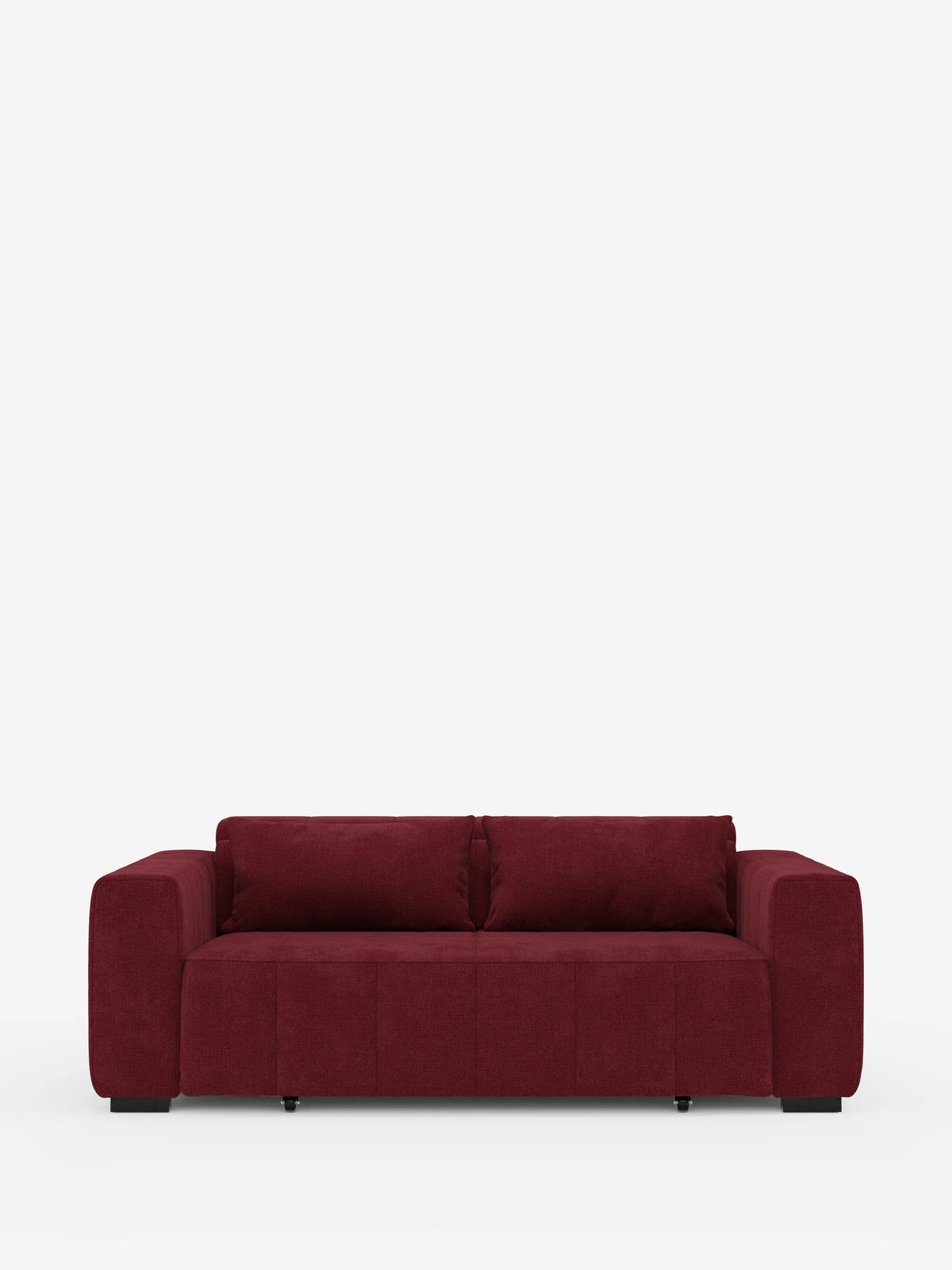Un divano a 3 posti in stile dorico moderno, di colore rosso intenso, firmato Divani.Store, caratterizzato da ampi braccioli squadrati, uno schienale basso con poggiatesta regolabili e cuscini rigidi dall’aspetto morbido e lussuoso. Le sedute del divano, estensibili elettricamente, sono rivestite in tessuto T23 antimacchia, mentre le gambe corte e scure sono appena visibili alla base, poiché il divano è posizionato su uno sfondo bianco liscio.