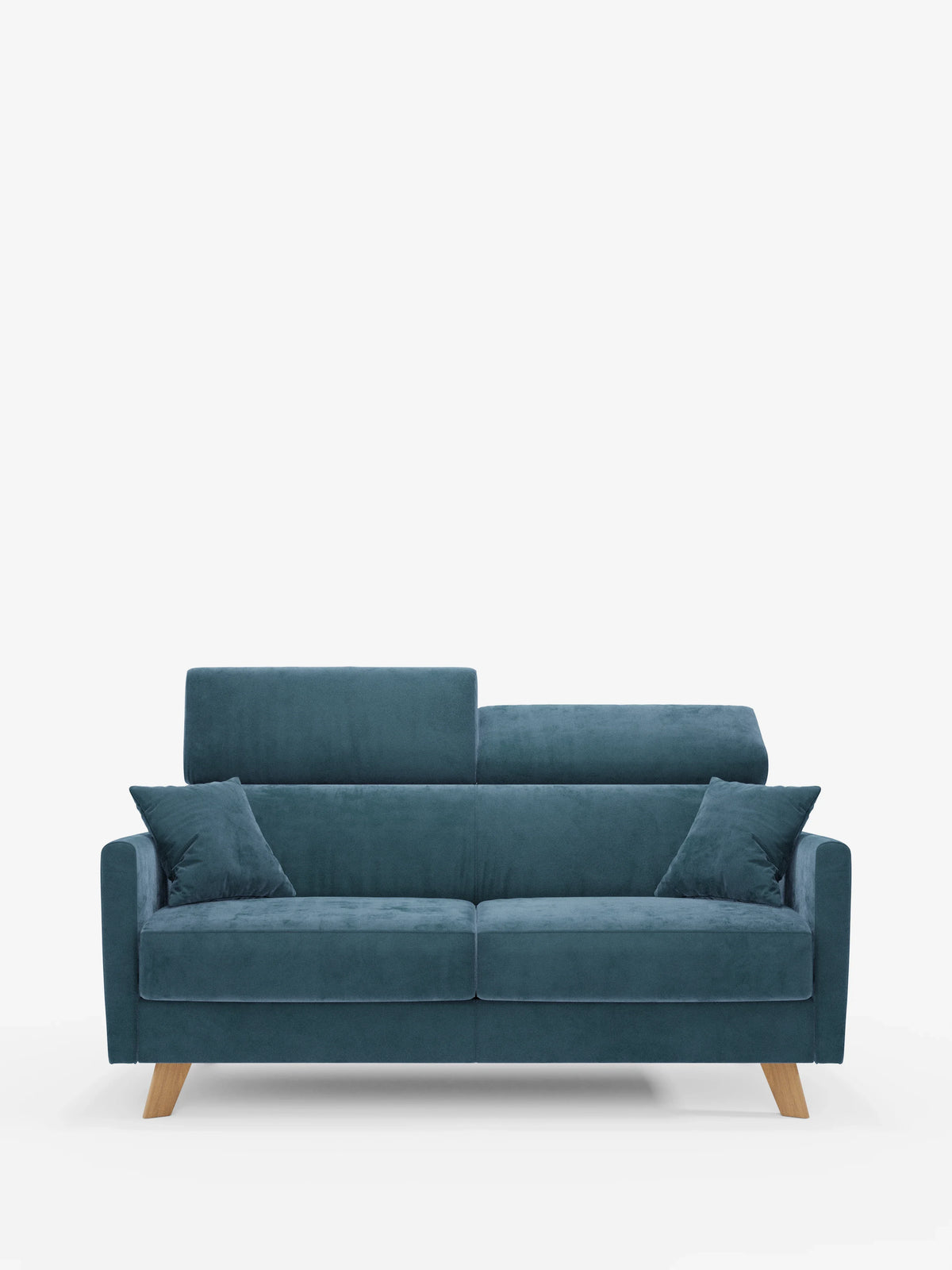 Un moderno “Francy divano letto con poggiatesta regolabili” blu di Divani.Store, caratterizzato da gambe in legno, due cuscini di seduta, due cuscini dello schienale e due cuscini decorativi abbinati, realizzati in elegante tessuto T30, completamente sfoderabile e antimacchia, presentato su uno sfondo bianco a tinta unita.