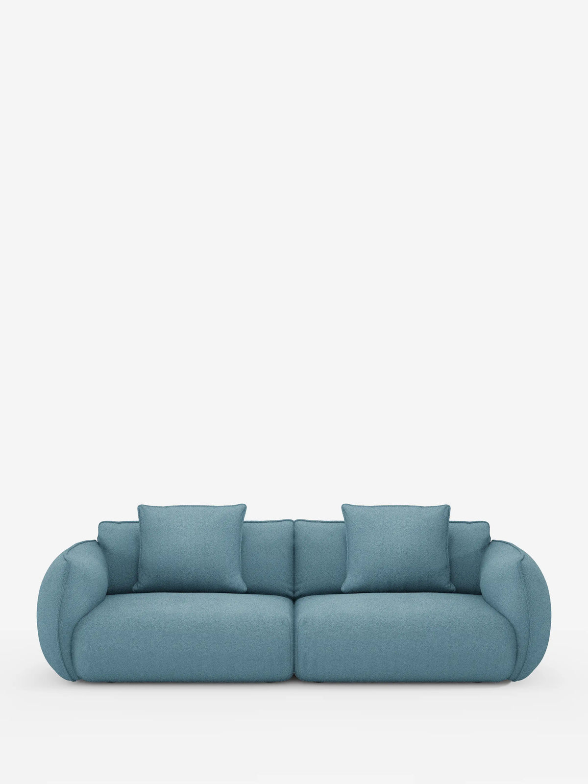 Un divano contemporaneo Nimbus a 3 posti, modulare e componibile, di Divani.Store, rivestito in tessuto sfoderabile e antimacchia effetto cotone (t33) in blu peluche. Il divano presenta bordi morbidi e arrotondati, con due ampi cuscini di seduta e quattro cuscini quadrati dello schienale, che si stagliano su uno schienale basso. Presentato da solo su uno sfondo bianco, misura 250 cm.