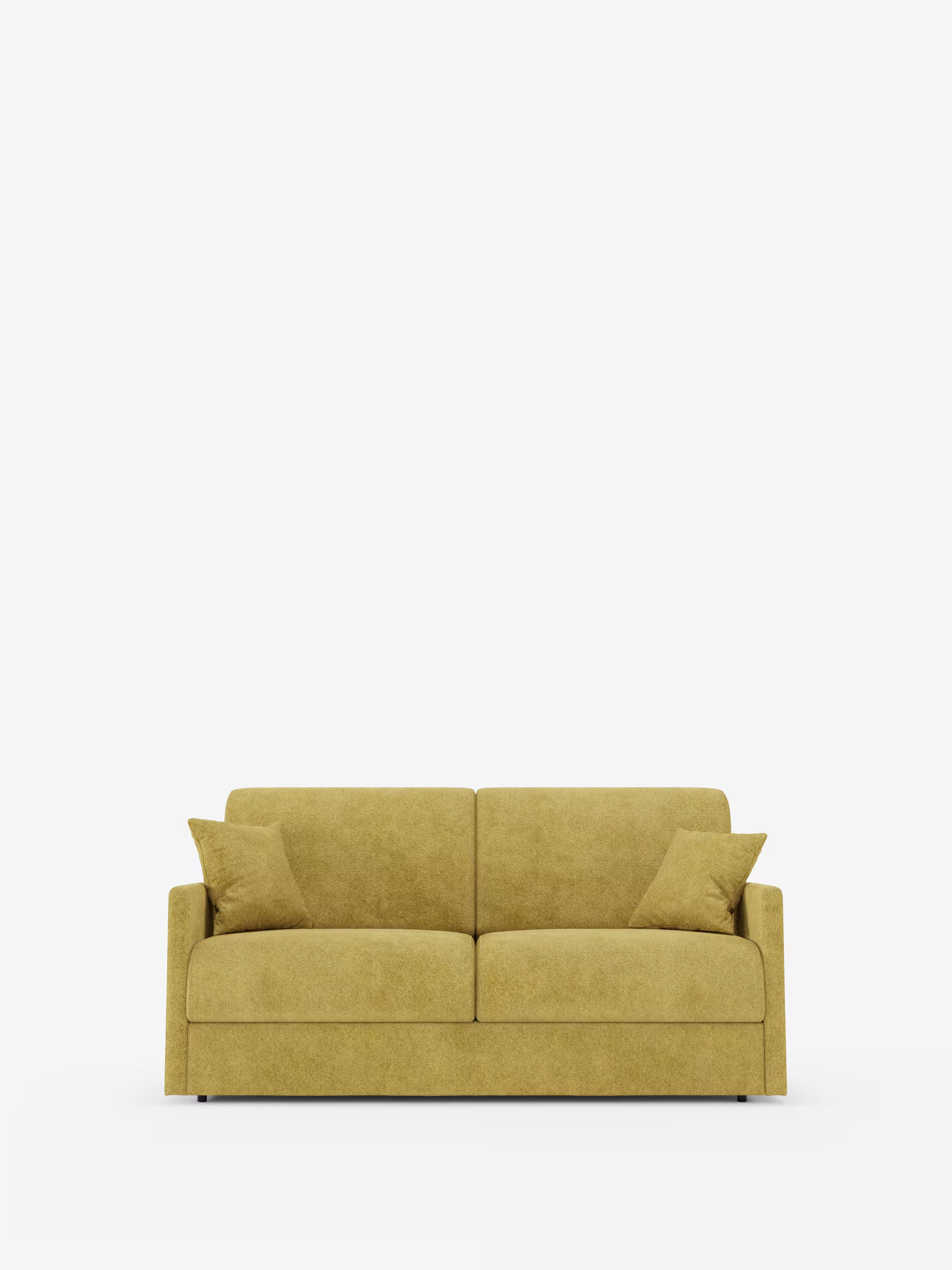 Il divano letto Tommy Divano a 2 e 3 posti matrimoniale, in tonalità giallo-verde, proposto da Divani.Store, presenta un design compatto e moderno con cuscini rettangolari per seduta e schienale. Il divano include due cuscini quadrati coordinati su ciascun lato e risalta su uno sfondo bianco a tinta unita, mettendo in risalto il suo stile minimalista. I rivestimenti completamente sfoderabili in tessuto T33 simile al cotone e resistente alle macchie lo rendono pratico ed elegante al tempo stesso.