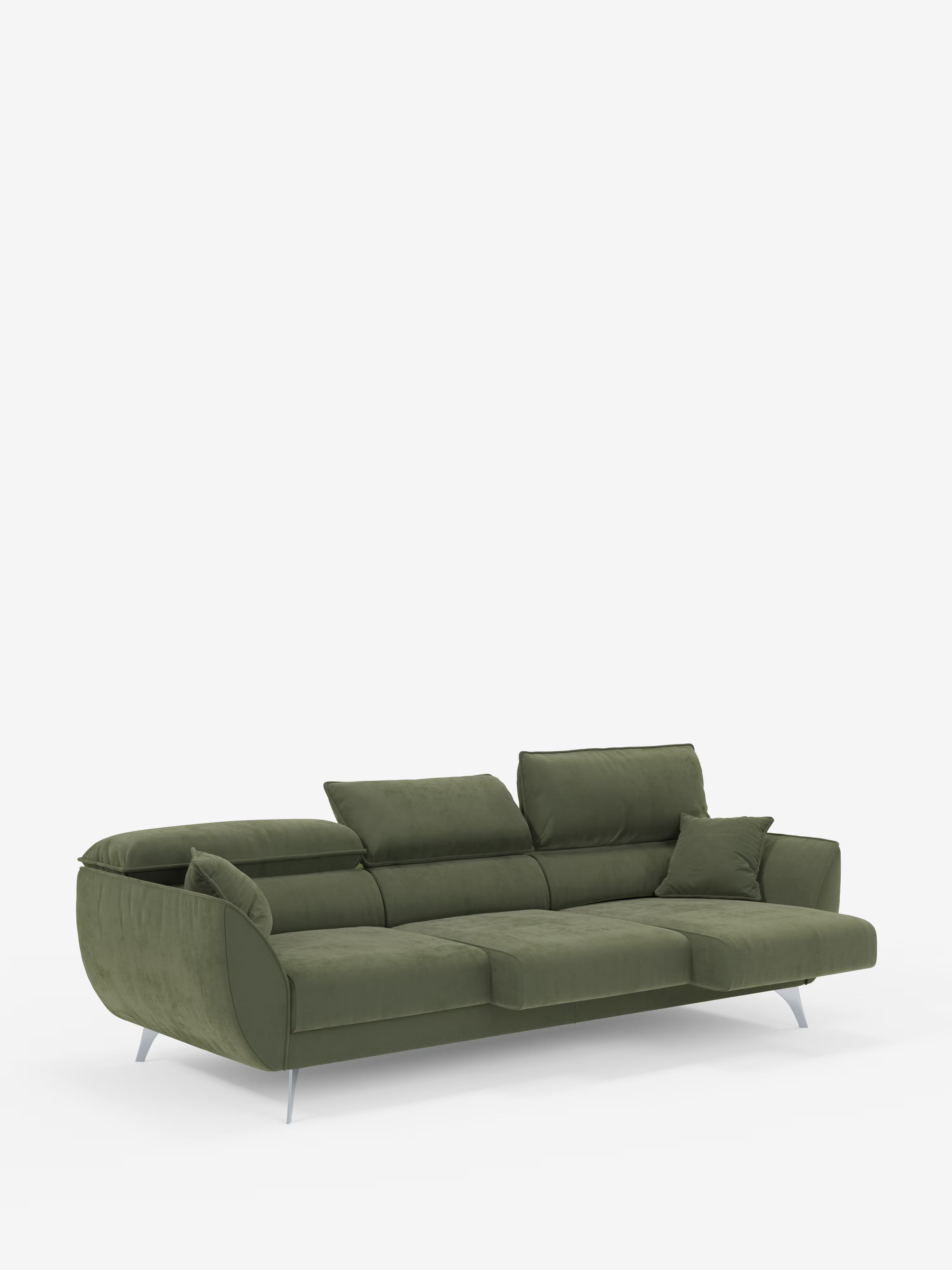 Il divano Michelangelo 4 Posti di Divani.Store è un divano moderno color verde oliva dotato di tre sedute estensibili, poggiatesta reclinabili, un bracciolo su ciascun lato, cuscino decorativo abbinato e sottili gambe angolate in metallo. Rivestito con un elegante tessuto in velluto resistente alle macchie (T30), è raffigurato su uno sfondo bianco a tinta unita.