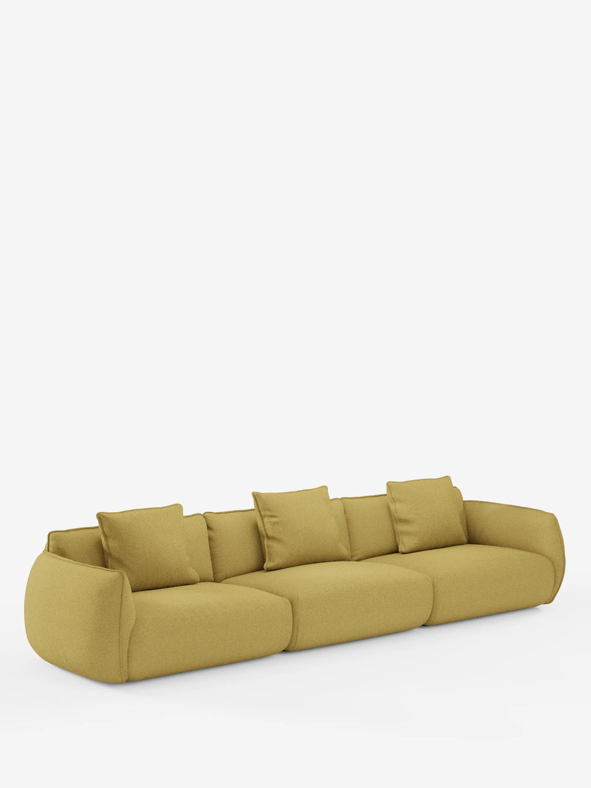 Un divano modulare contemporaneo Nimbus a 3 posti, realizzabile in morbido tessuto smacchiabile effetto cotone T33 di Divani.Store, qui raffigurato in giallo senape con tre cuscini di seduta e cuscini dello schienale abbinati. Il design si caratterizza per i bordi arrotondati e il profilo ribassato, che risaltano sullo sfondo bianco a tinta unita.