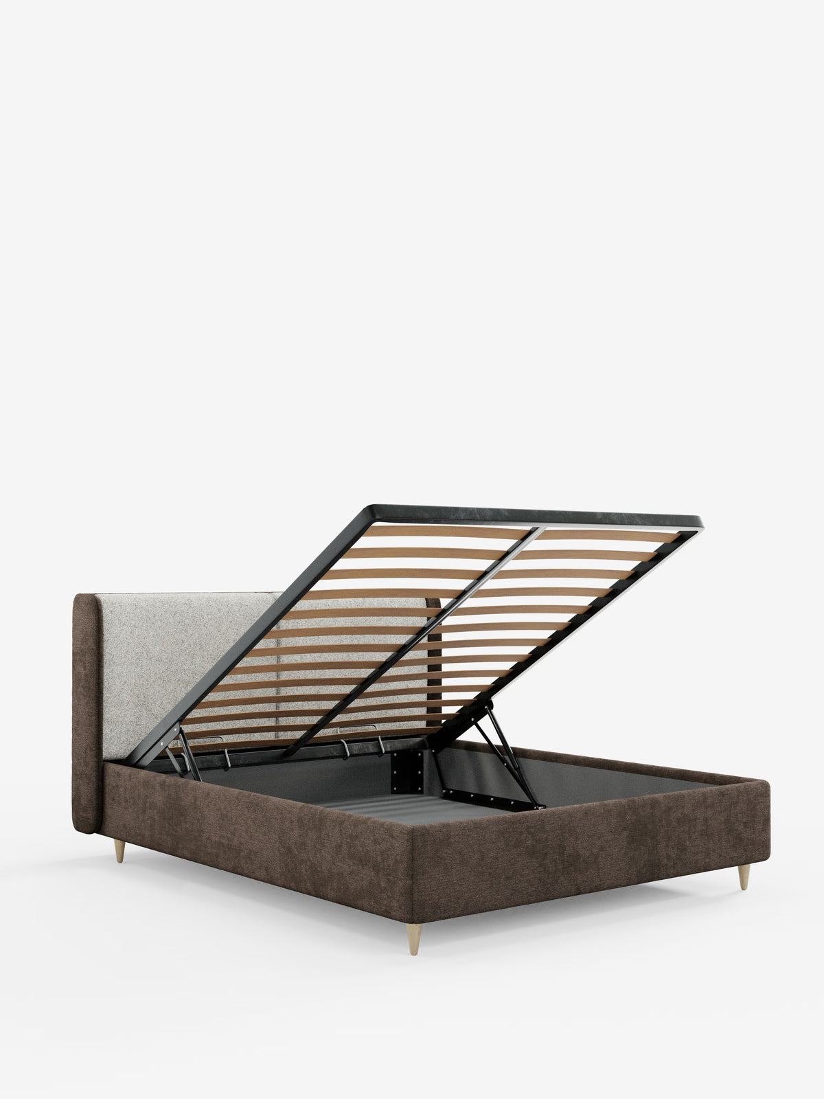 Vi presentiamo il letto imbottito bicolore con contenitore VALKIRIA di Letti.store: un letto elegante caratterizzato da una struttura imbottita marrone con testiera imbottita grigio chiaro. La rete a doghe si solleva per rivelare un ampio vano contenitore nascosto, rendendo questo letto imbottito contenitore estremamente pratico. Caratterizzato da sottili gambe in legno e impreziosito da cuscini schienali e da una testiera curva e avvolgente, il modello VALKIRIA è raffigurato su uno sfondo bianco a tinta