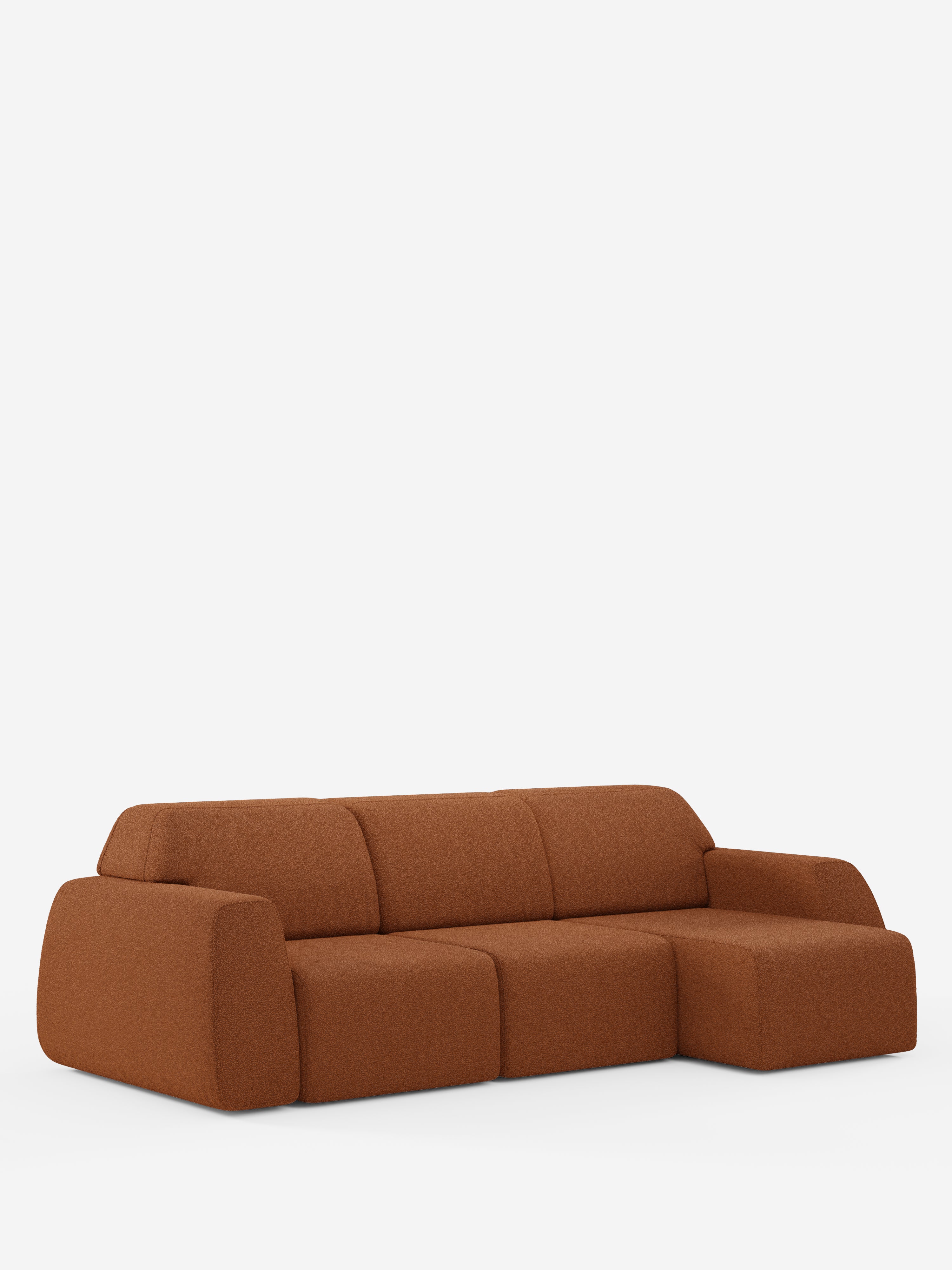 Il divano angolare Orbit con chaise longue reversibile e sedute allungabili, rivestito in tessuto smacchiabile effetto cotone T33 di Divani.Store, è un divano modulare moderno caratterizzato da una chaise longue reversibile e da sedute allungabili, rivestito in un tessuto smacchiabile effetto cotone color ruggine. Con i suoi cuscini spessi e arrotondati e i braccioli bassi e larghi, questo divano spicca con eleganza su uno sfondo bianco a tinta unita.