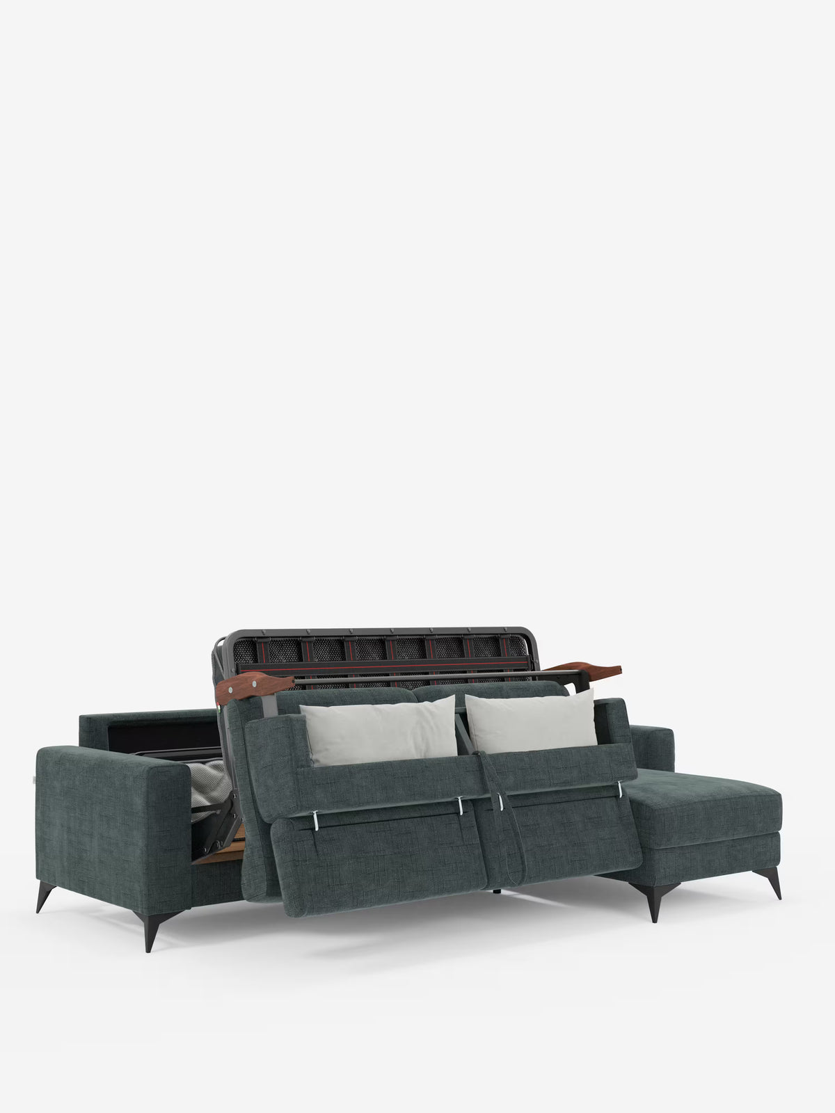Un divano letto angolare Pegaso grigio scuro di Divani.Store, rivestito in tessuto jacquard antimacchia T22, presenta eleganti gambe nere, cuscini decorativi grigio chiaro e un ampio vano portaoggetti aperto sotto la chaise longue. Lo schienale parzialmente sollevato rivela l’interno nascosto di questo versatile divano letto con poggiatesta regolabili: un elemento funzionale ed elegante che risalta sullo sfondo bianco a tinta unita.