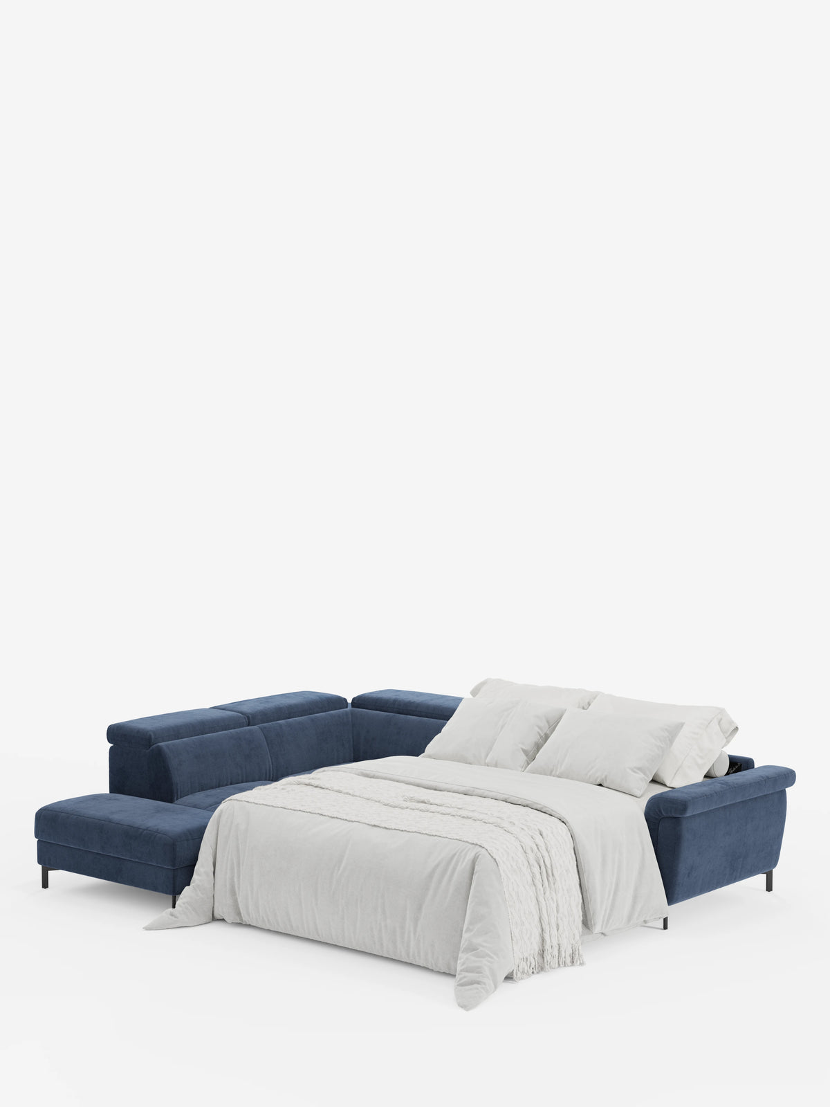 Il divano letto angolare Capri con poggiatesta reclinabili e materasso ad alte prestazioni in tessuto vellutino smacchiabile T30 di Divani.Store è raffigurato nella versione aperta come letto. Il letto è rifatto con un piumone bianco e due grandi cuscini bianchi, su uno sfondo completamente bianco che mette in risalto il design pulito, minimalista e moderno del prodotto.