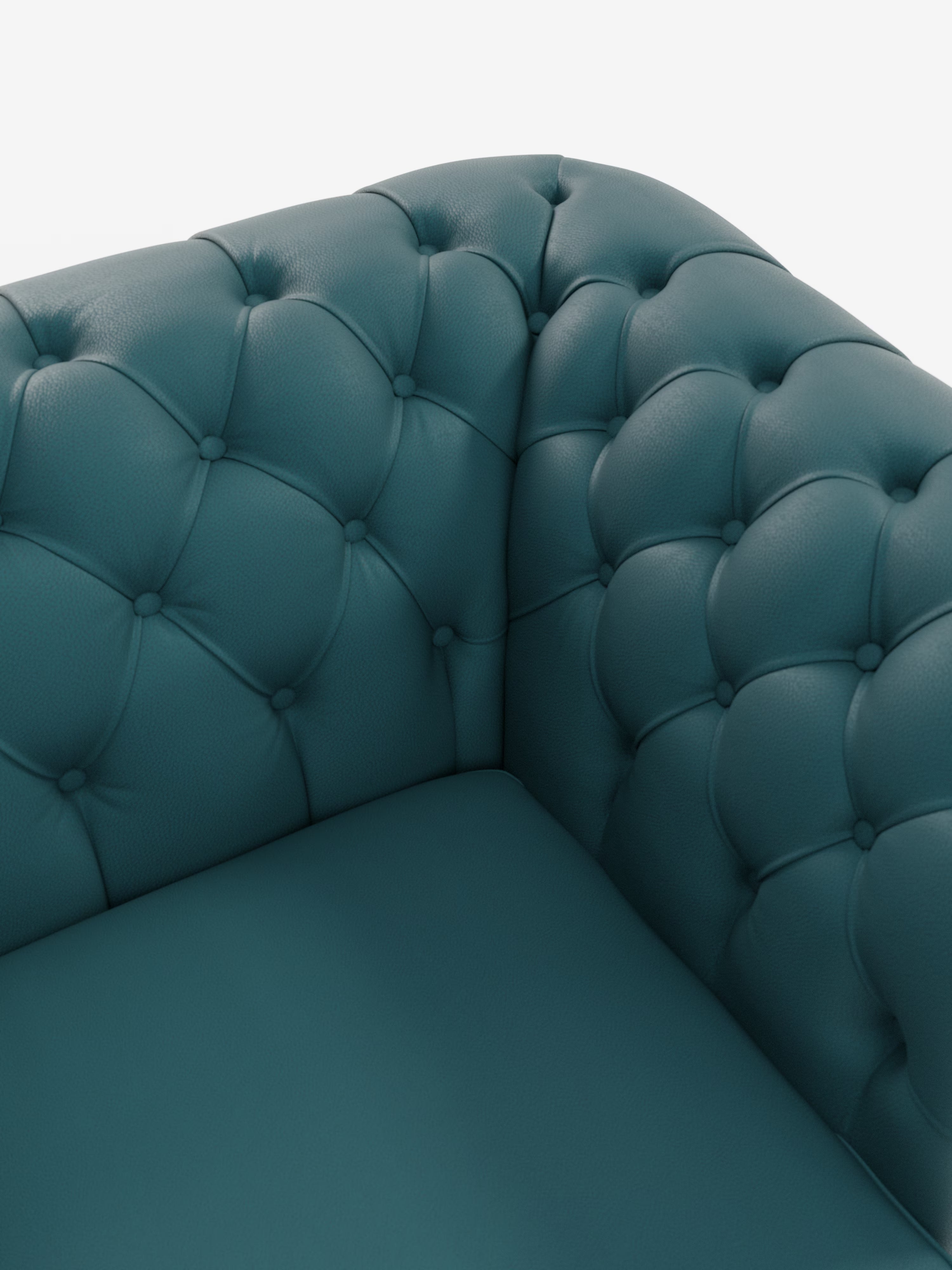 Primo piano del Chester 4 Posti 3 sedute in Vera Pelle – Chesterfield Capitonné Artigianale di Divani.Store: un divano ad angolo in pelle color verde acqua con trapuntatura a rombi e bottoni decorativi sullo schienale e sui braccioli, in primo piano su uno sfondo bianco. Ispirandosi alla classica eleganza Chesterfield, il suo rivestimento artigianale in vera pelle appare liscio e imbottito, con una profonda trapuntatura a rombi che conferisce un aspetto lussuoso.