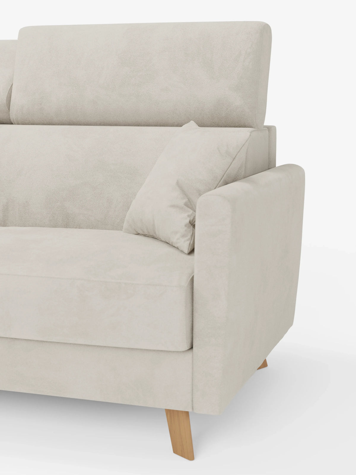 Un moderno divano letto Francy color beige con poggiatesta regolabili di Divani.Store, caratterizzato da schienale imbottito, bracciolo singolo, un cuscino coordinato e gambe angolate in legno, rivestito in elegante tessuto T30 smacchiabile (100% sfoderabile), è raffigurato su uno sfondo bianco. Nell’immagine è visibile solo il lato destro di questo elegante divano a 2 posti.