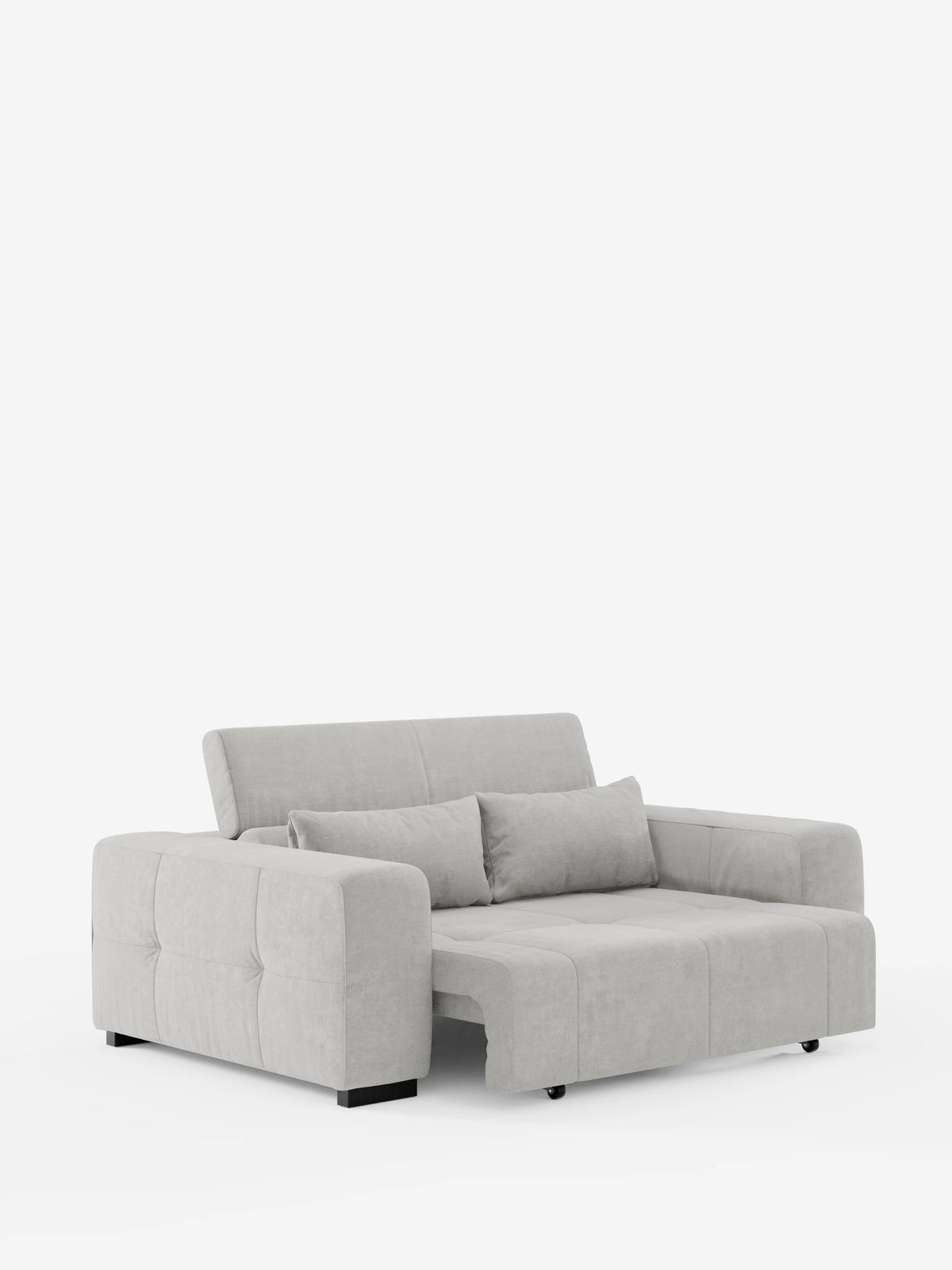 Un divano Monarch grigio chiaro con funzione relax elettrica per l’allungamento delle sedute e poggiatesta reclinabile, rivestito in morbido tessuto T31 antimacchia di Divani.Store, dotato di due cuscini rettangolari per lo schienale e due piccoli cuscini laterali. Questo divano in stile contemporaneo presenta ampi braccioli e gambe squadrate, con sedute allungabili elettricamente e un poggiatesta reclinabile per un maggiore comfort. Il divano è esposto su uno sfondo bianco.
