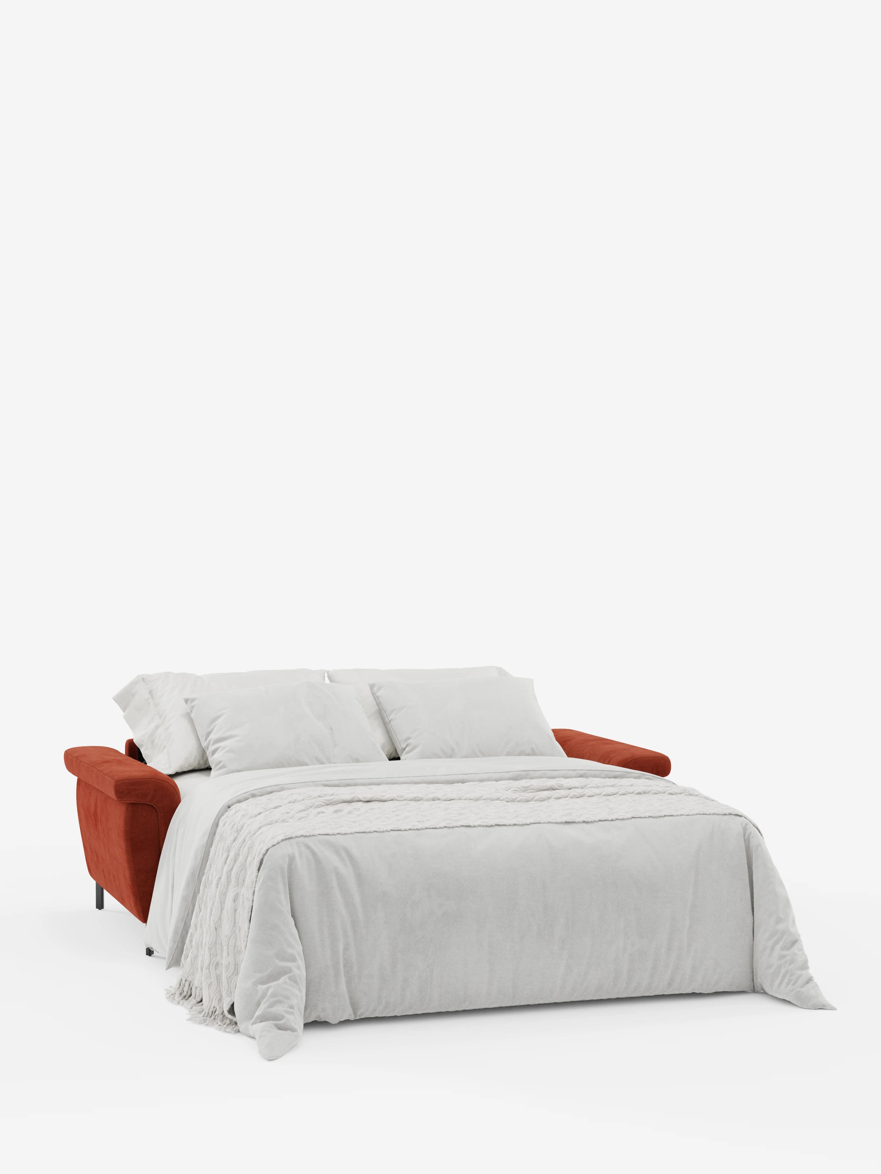Un divano letto di design rosso Capri con piedini alti di Divani.Store, dotato di poggiatesta reclinabili in raffinato tessuto effetto velluto smacchiabile T30, è aperto e rifinito con cura con lenzuola bianche, una coperta e due grandi cuscini bianchi su uno sfondo bianco a tinta unita. Questo complemento d'arredo mette in risalto l'artigianato italiano, garantendo stile e comfort eccezionali.