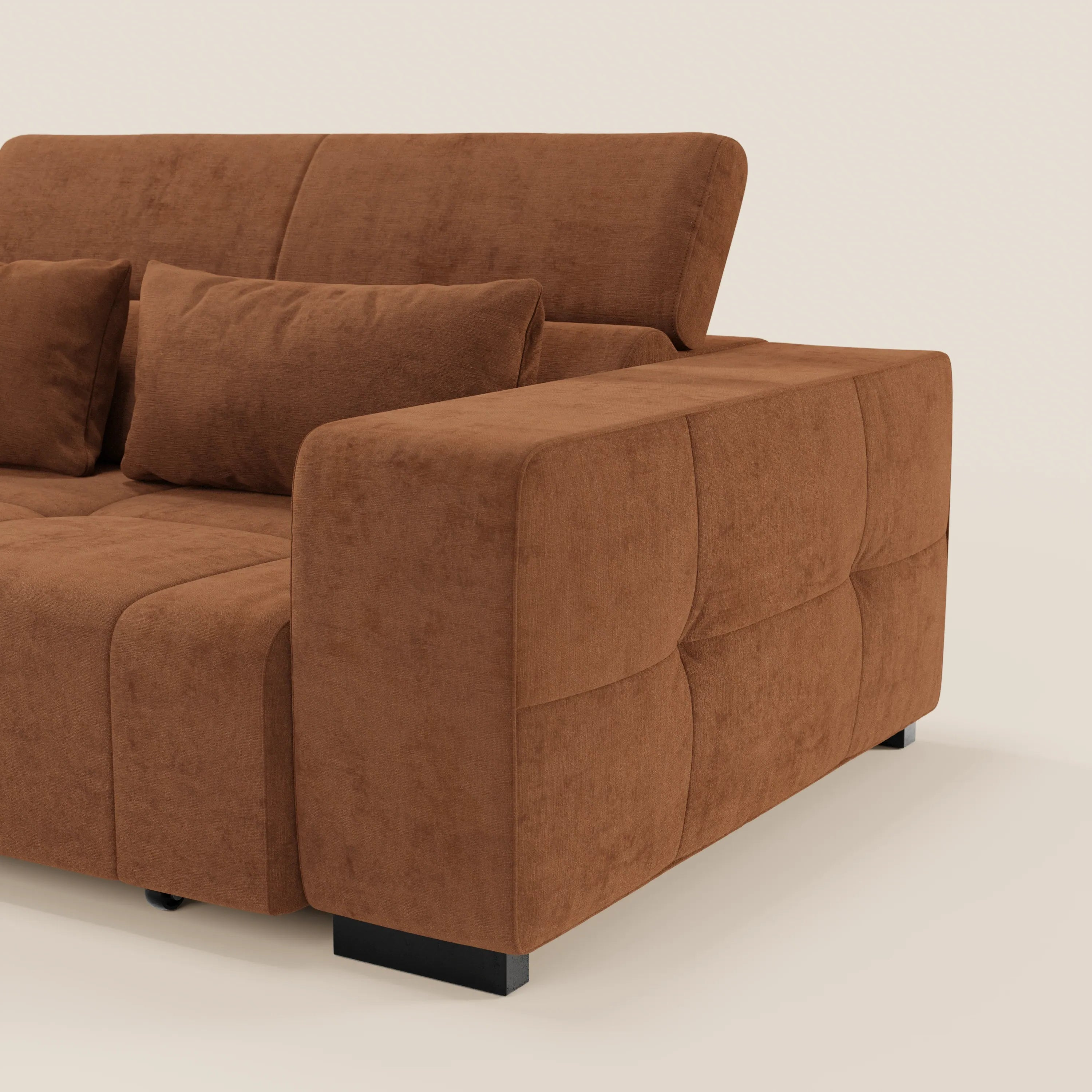 Il Monarch Divano angolare di Divani.Store è dotato di chaise longue sinistra da 299 cm, reclinabile elettricamente, poggiatesta regolabili, morbido tessuto T31 Rust sfoderabile, seduta morbida, ampio bracciolo, cuscini coordinati e gambe a blocco nere: l'ideale per rilassarsi con stile.