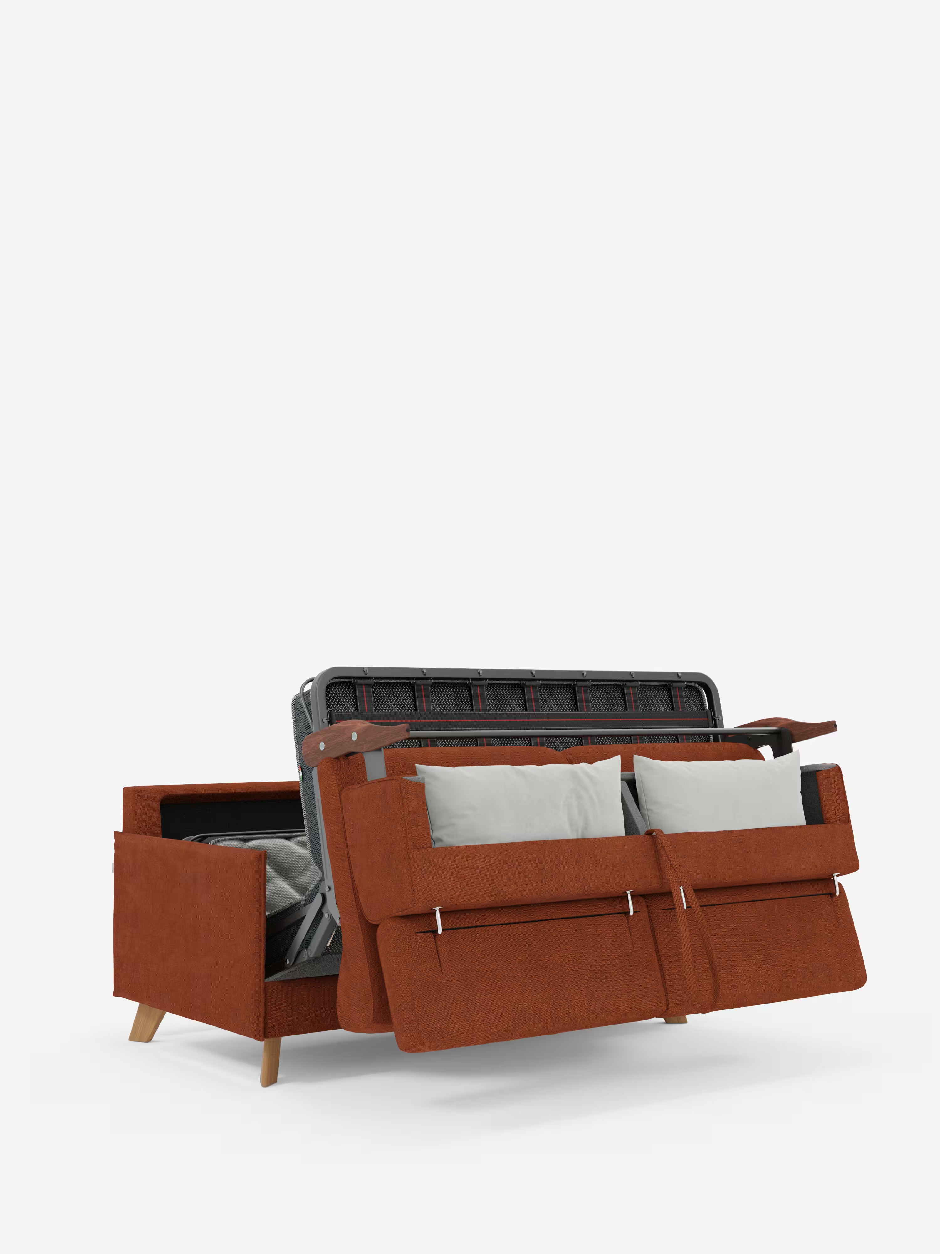 Un divano letto matrimoniale Sole color ruggine di Divani.Store, caratterizzato da un design compatto con gambe in legno, è parzialmente aperto per rivelare il letto estraibile nascosto al suo interno. Due cuscini beige poggiano sulla seduta, mentre lo sfondo è bianco a tinta unita.