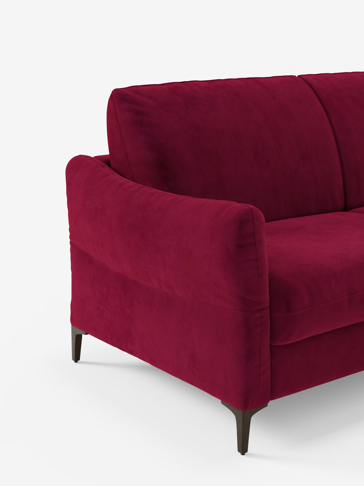Il divano letto Dalia di Divani.Store, in un intenso rosso, rivestito in moderno velluto T30 resistente alle macchie, presenta morbidi cuscini e braccioli lisci e arrotondati. Questo comodo divano letto poggia su sottili gambe in legno scuro. Su uno sfondo bianco a tinta unita, l’attenzione si concentra sull’angolo e sul lato di questo divano letto, disponibile nelle versioni a 2, 3 o 4 posti con materasso H18.