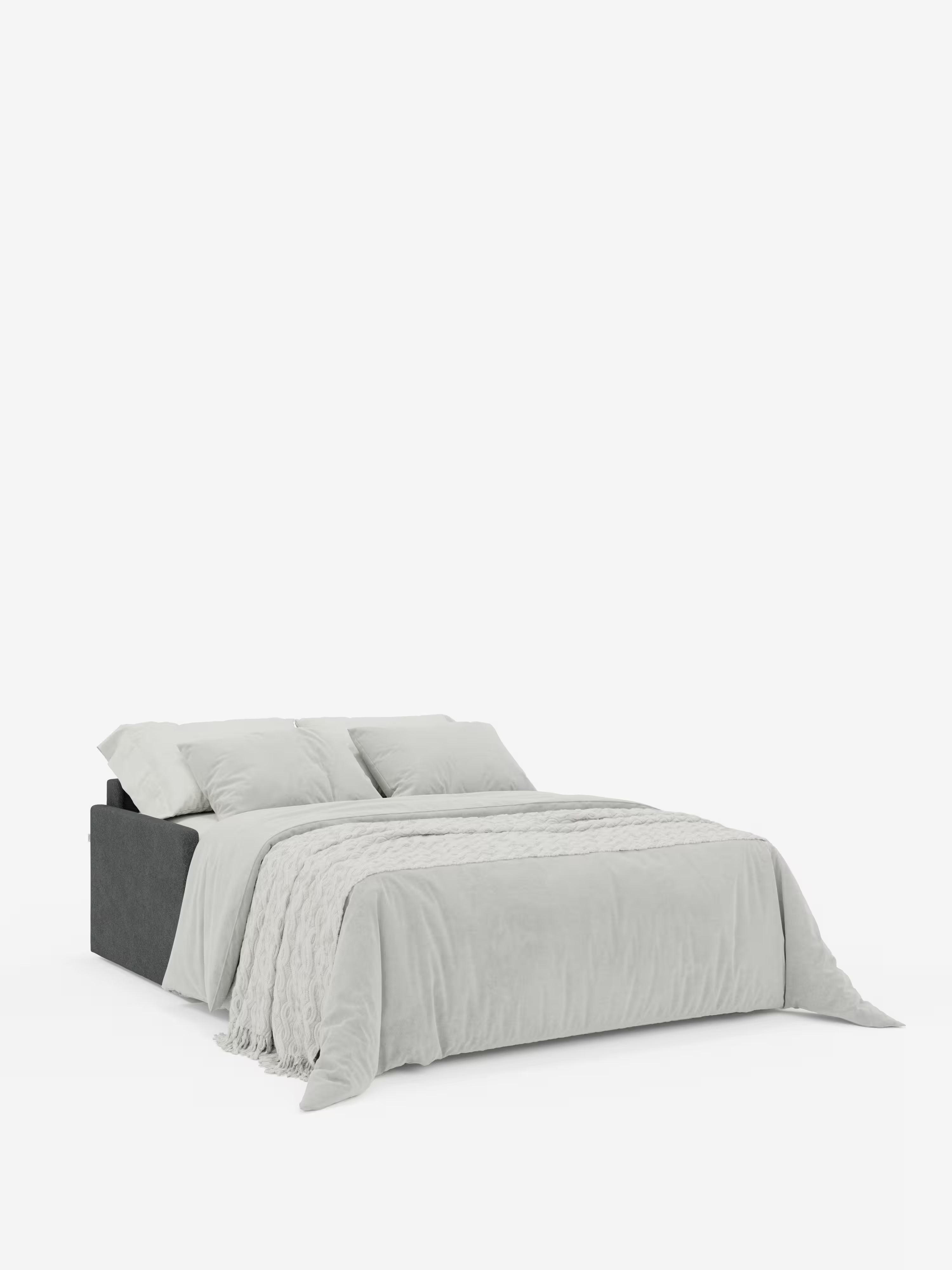 Un moderno letto matrimoniale con il modello Tommy Divano letto 2 e 3 posti matrimoniale di Divani.Store, interamente rivestito in tessuto T33 simile al cotone, sfoderabile e resistente alle macchie, in grigio scuro. Il letto è abbinato a biancheria da letto grigio chiaro e morbidi cuscini coordinati, mentre ai piedi del letto è drappeggiata una coperta grigio chiaro con trama in rilievo. Lo sfondo è bianco a tinta unita.