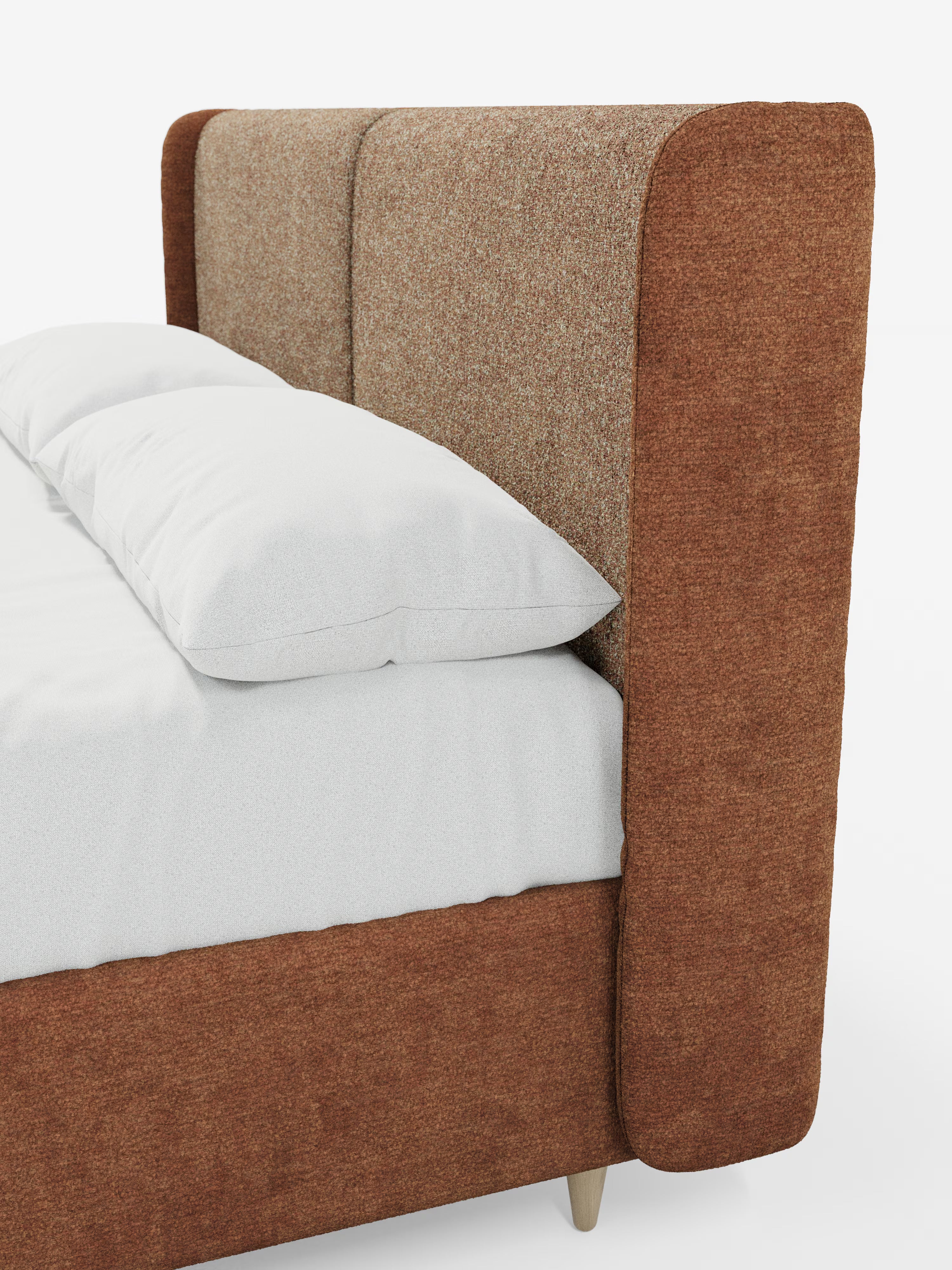 Primo piano del letto imbottito bicolore VALKIRIA con contenitore di Letti.store, caratterizzato da una testiera rivestita in marrone dal design curvo e avvolgente e da una doppia texture del tessuto: un bordo esterno liscio marrone e un pannello centrale marrone screziato. Anche la struttura è rivestita in marrone, in contrasto con il materasso e il cuscino di un bianco brillante. Nella parte inferiore è visibile una gamba in legno.