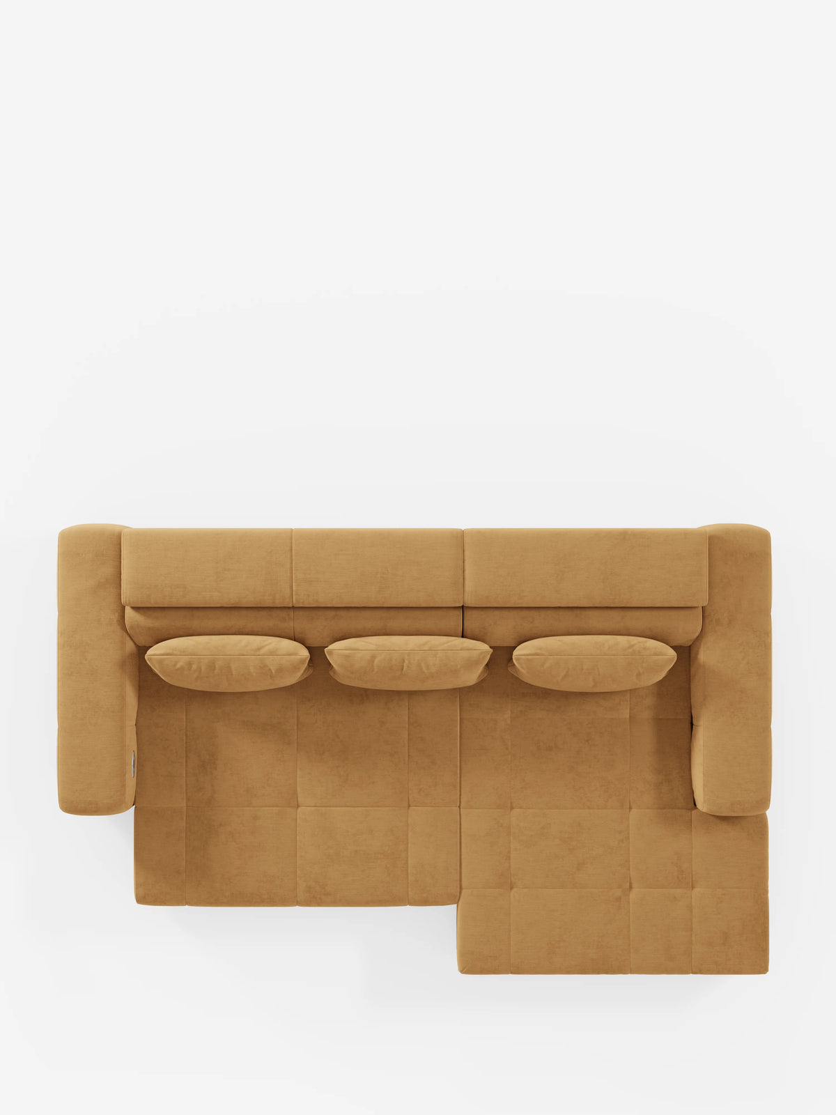 Vista dall'alto del divano angolare Monarch con penisola e funzione Relax elettrica per l'allungamento delle sedute, proposto da Divani.Store in una tonalità senape, con una chaise longue sulla destra. Tre cuscini rotondi poggiano contro i cuscini dello schienale del divano, mentre il rivestimento è realizzato in morbido tessuto T31 antimacchia con una trama simile alla pelle scamosciata. Lo sfondo è bianco a tinta unita.