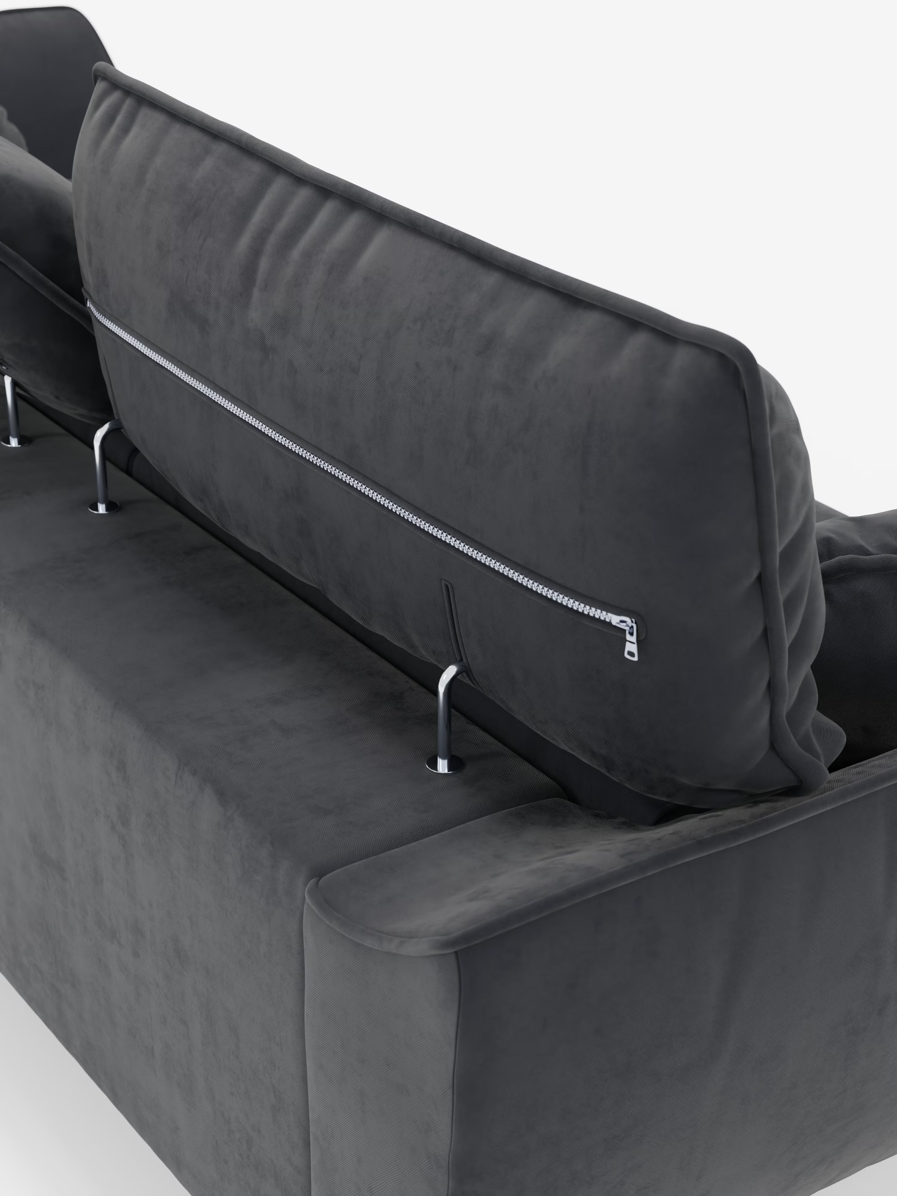 Un primo piano del divano Michelangelo 4 Posti di Divani.Store, un elegante divano in tessuto effetto velluto grigio scuro con tre sedute estensibili e poggiatesta reclinabili in tessuto T30 antimacchia. L'immagine mette in risalto lo schienale, caratterizzato da una cerniera argentata a vista e da due aste di sostegno in metallo che collegano il cuscino alla struttura portante. Questo divano moderno è ripreso su uno sfondo bianco a tinta unita.