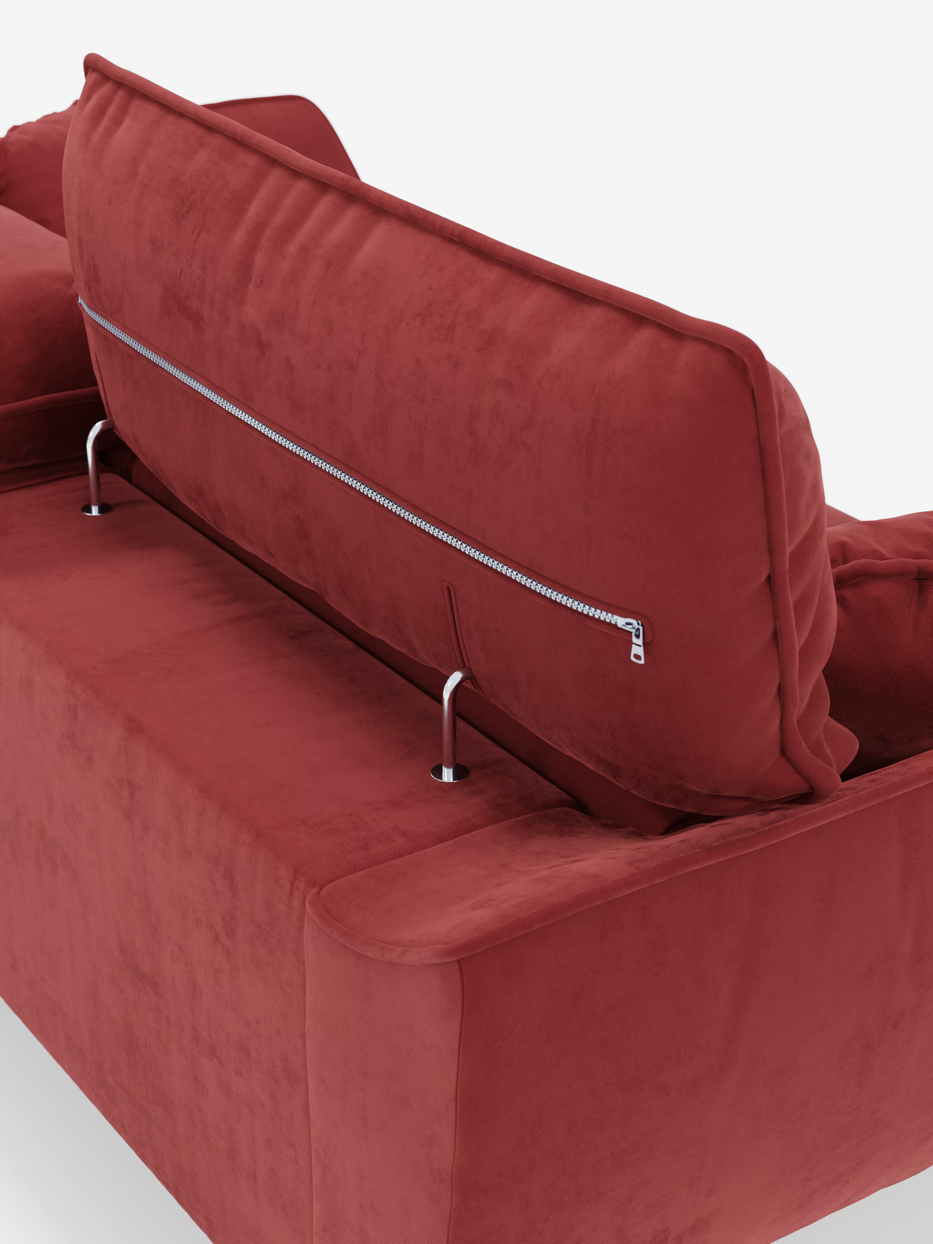 Un primo piano del divano Michelangelo a 2 e 3 posti con sedute allungabili e poggiatesta reclinabili in tessuto smacchiabile T30 di Divani.Store, ripreso da dietro in velluto rosso. Il cuscino dello schienale, parzialmente sollevato, rivela due aste di sostegno in metallo e una cerniera orizzontale, mettendo in risalto il design del cuscino rimovibile e regolabile: una caratteristica ideale per chi è alla ricerca di un divano con sedute estensibili. Lo sfondo è bianco a tinta unita.