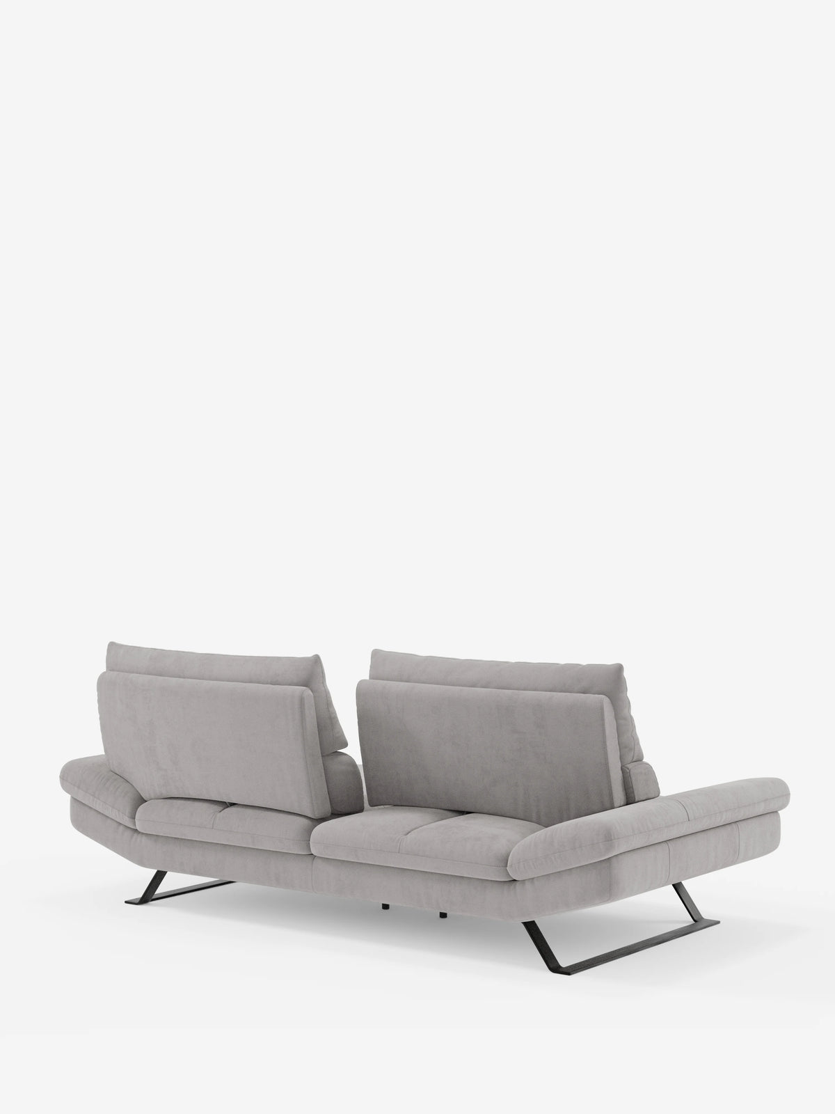 Un divano Eclipse contemporaneo color grigio chiaro di Divani.Store, disponibile nella versione a 2 o 3 posti e rivestito in elegante microfibra T11 resistente alle macchie, caratterizzato da morbidi cuscini, gambe in metallo nero dall’angolazione accentuata e qui raffigurato di retro su sfondo bianco. Questo divano moderno è dotato di schienali traslanti per un comfort personalizzabile, schienali regolabili e un design orizzontale minimalista che ne esalta il fascino sofisticato.