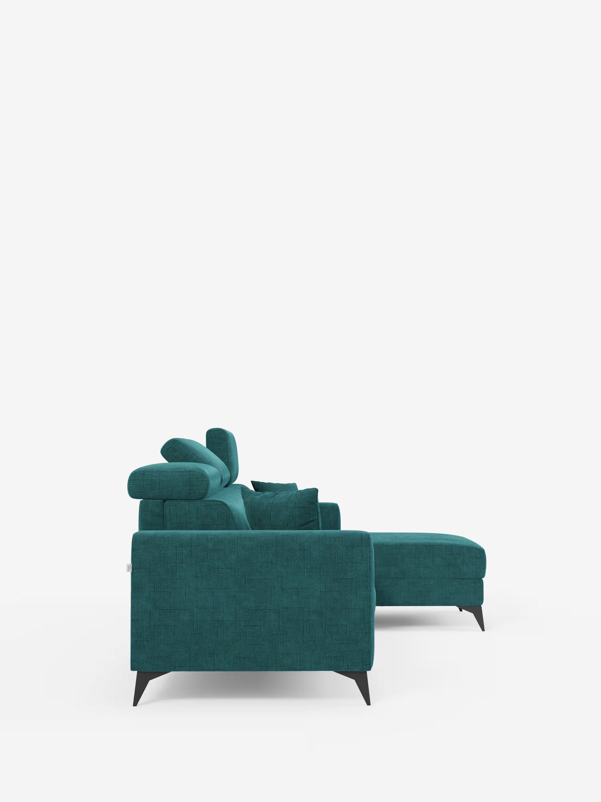 Il divano letto angolare Pegaso di Divani.Store, dotato di poggiatesta reclinabili e di una chaise longue con vano portaoggetti in tessuto jacquard T22 antimacchia, è raffigurato dal lato sinistro su sottili gambe nere. Sullo sfondo bianco a tinta unita, il design elegante e minimalista del divano e il rivestimento testurizzato risaltano magnificamente.