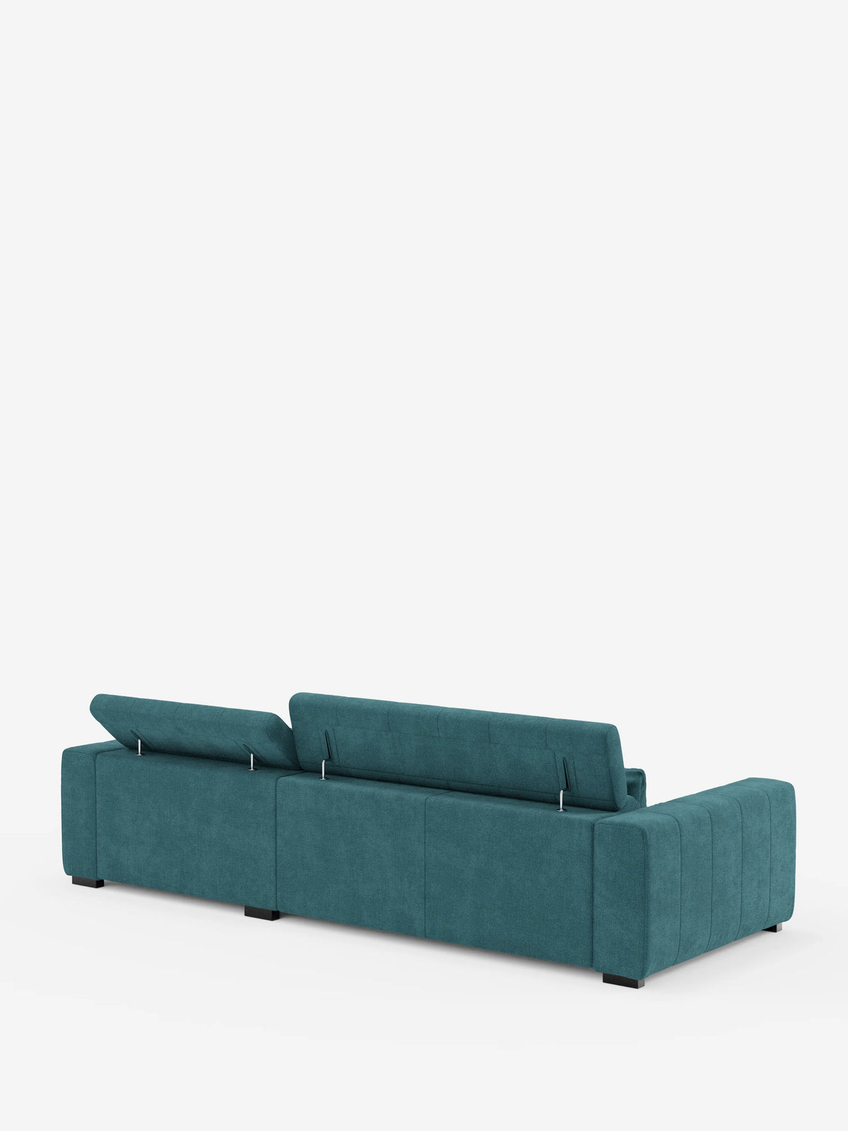 Vi presentiamo il “Doric Divano angolare con penisola e sedute allungabili con relax elettrico” di Divani.Store: un divano componibile contemporaneo color verde acqua, dotato di poggiatesta completamente regolabili e rivestimento in tessuto T23 facile da pulire. Questo moderno complemento d’arredo vanta una linea slanciata vista da dietro che mette in risalto le tre sezioni di seduta, i piedini neri dal profilo basso e i delicati dettagli delle cuciture, il tutto su uno sfondo bianco a tinta unita.