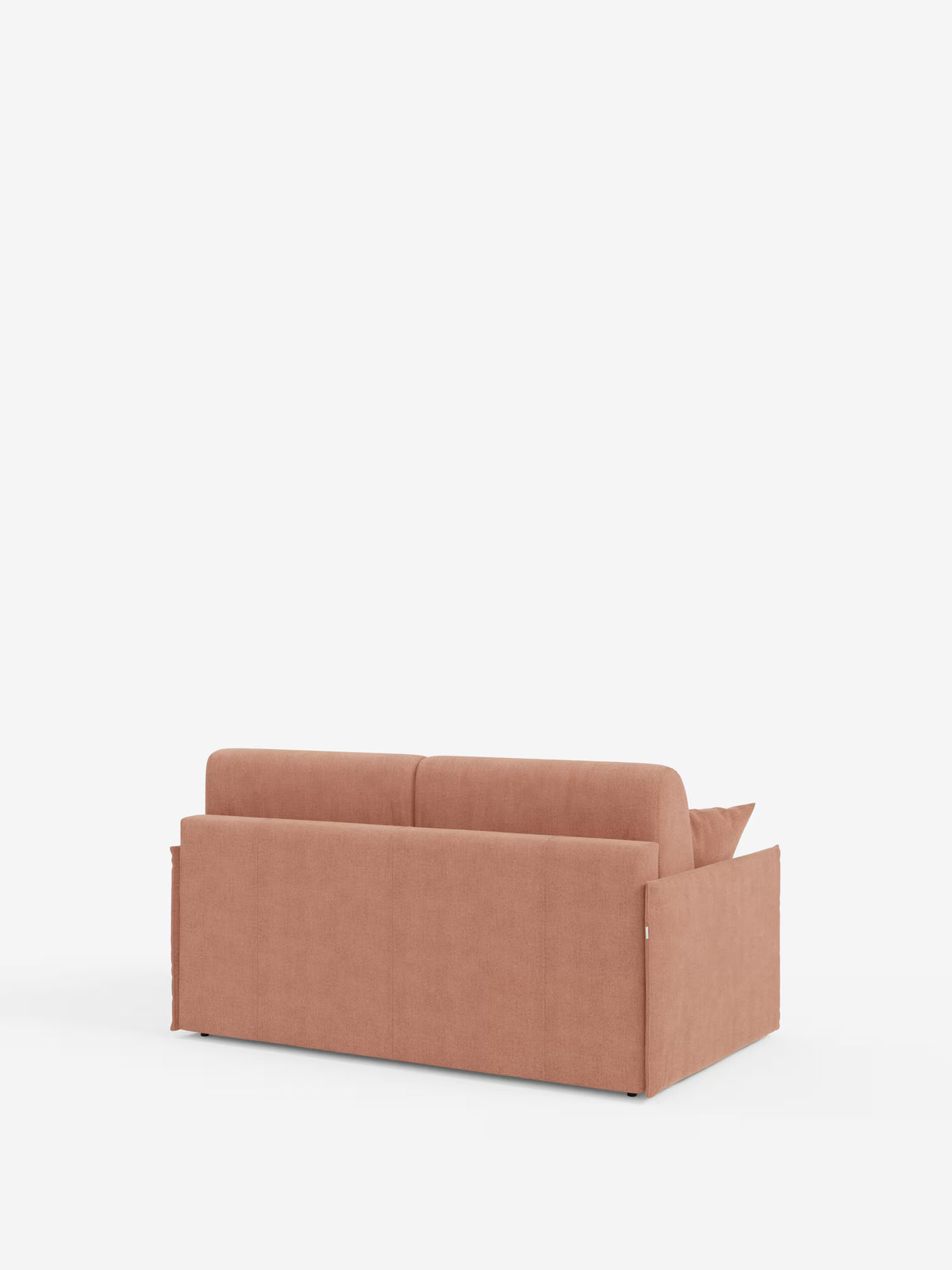 Vista posteriore del divano letto matrimoniale sfoderabile Evans di Divani.Store, realizzato in tessuto smacchiabile T23 color rosa antico. Questo moderno divano letto rettangolare presenta un design compatto dalle linee pulite, con schienale basso, braccioli squadrati e gambe quasi invisibili: l’ideale come divano salvaspazio. Sul lato destro è appoggiato un cuscino, mentre lo sfondo è bianco a tinta unita.