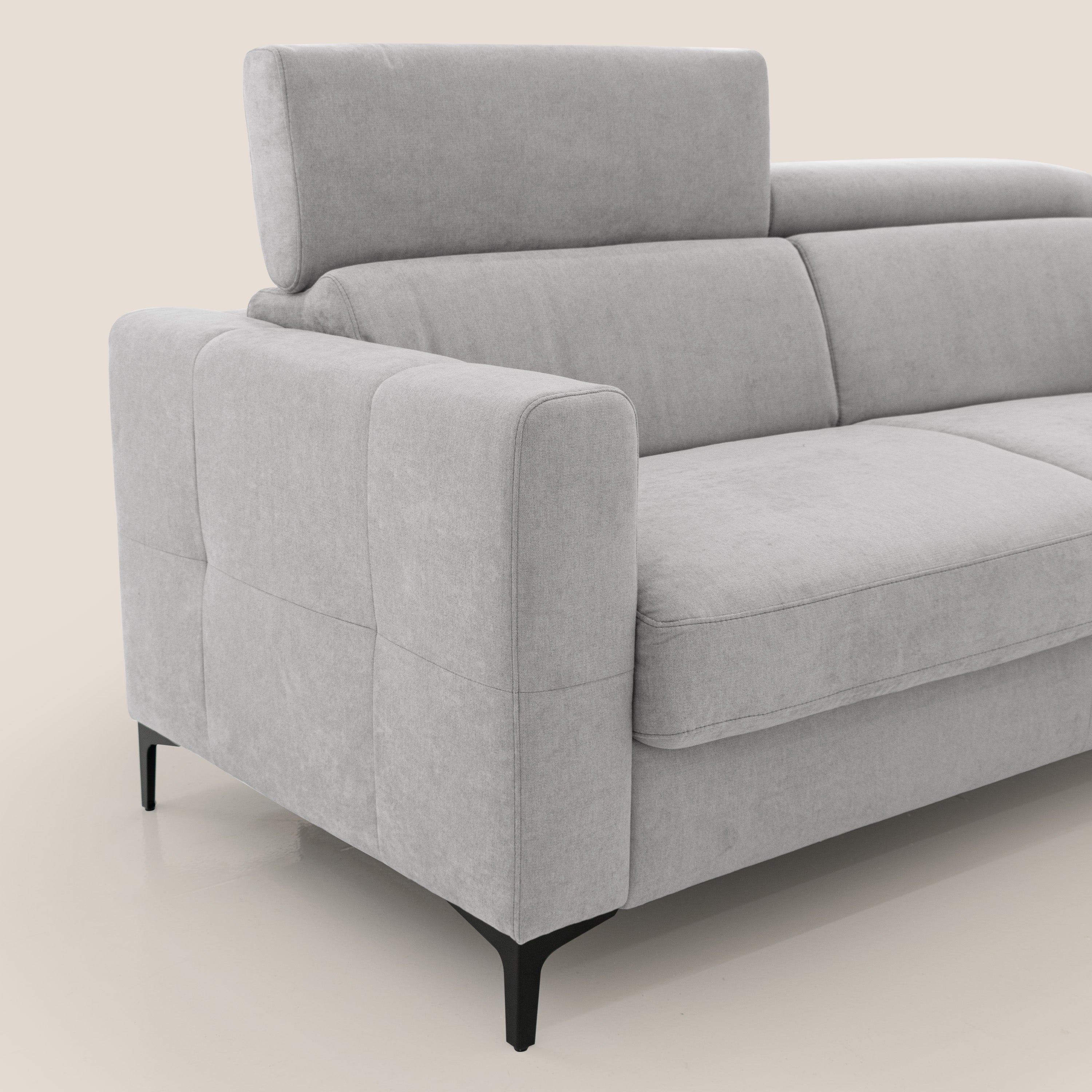 Gardenia divano letto materasso alto 18 cm con poggiatesta reclinabili e rivestimento impermeabile T02 grigio chiaro - divani.store