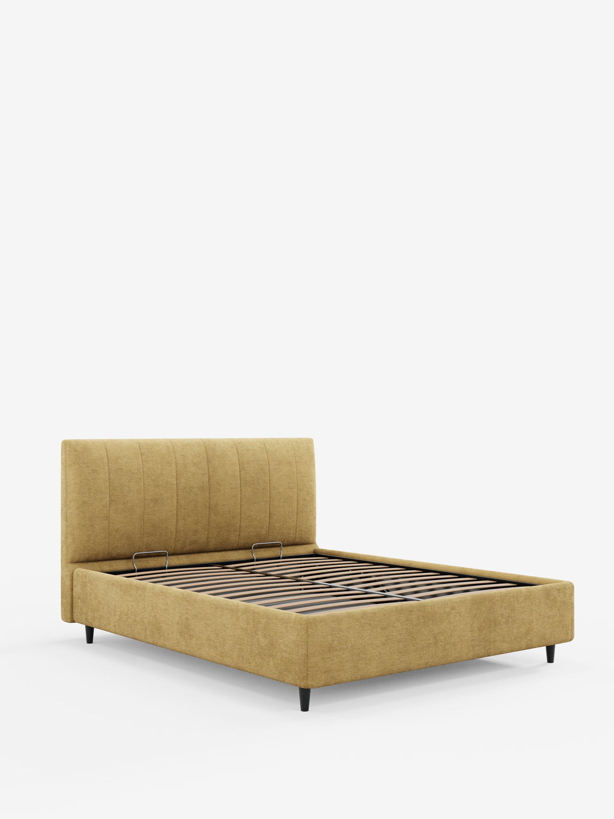 Il letto imbottito ONYX con contenitore e testiera verticale in tessuto certificato Oeko-Tex® di Letti.store è un letto queen-size moderno rivestito in tessuto giallo senape. È caratterizzato da una testiera alta e imbottita con cuciture verticali e da doghe in legno per il sostegno del materasso. Questo letto moderno poggia su corte gambe nere, che risaltano su uno sfondo bianco a tinta unita.