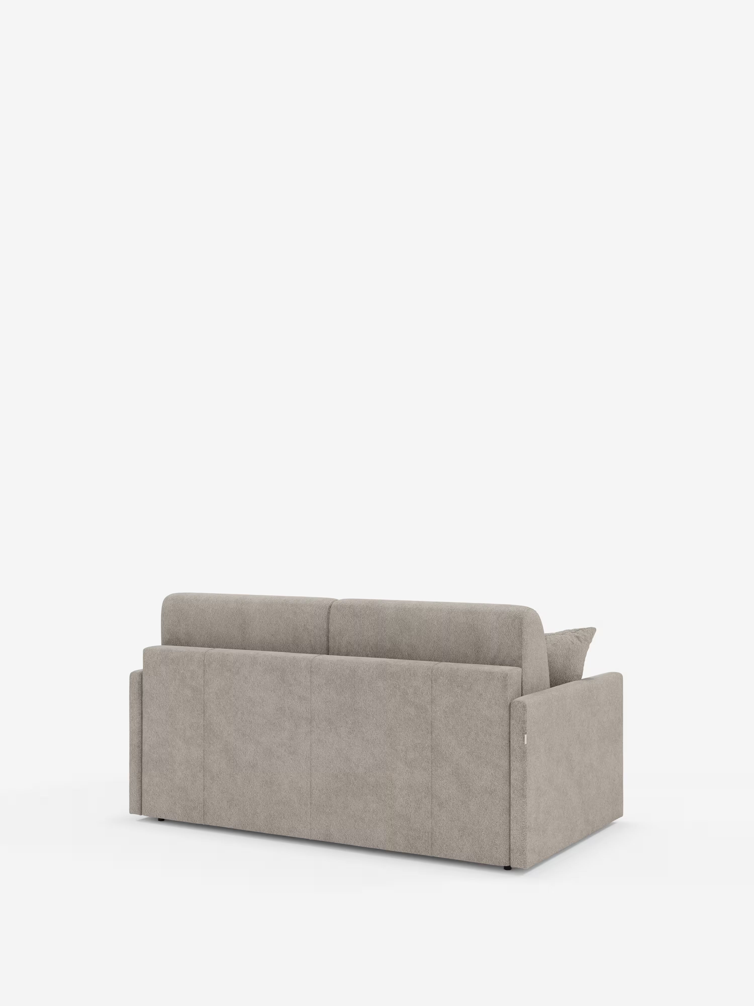 Un divano letto Tommy Divano a 2 e 3 posti matrimoniale, di colore grigio chiaro, di Divani.Store, è raffigurato di retro su uno sfondo bianco a tinta unita. Questo design moderno e squadrato è caratterizzato da linee rette, due schienali e sottili dettagli di cucitura. Dotato di braccioli sottili e di rivestimento completamente sfoderabile in tessuto antimacchia T33, questo divano include un cuscino singolo posizionato nell’angolo destro per garantire maggiore comfort ed eleganza.