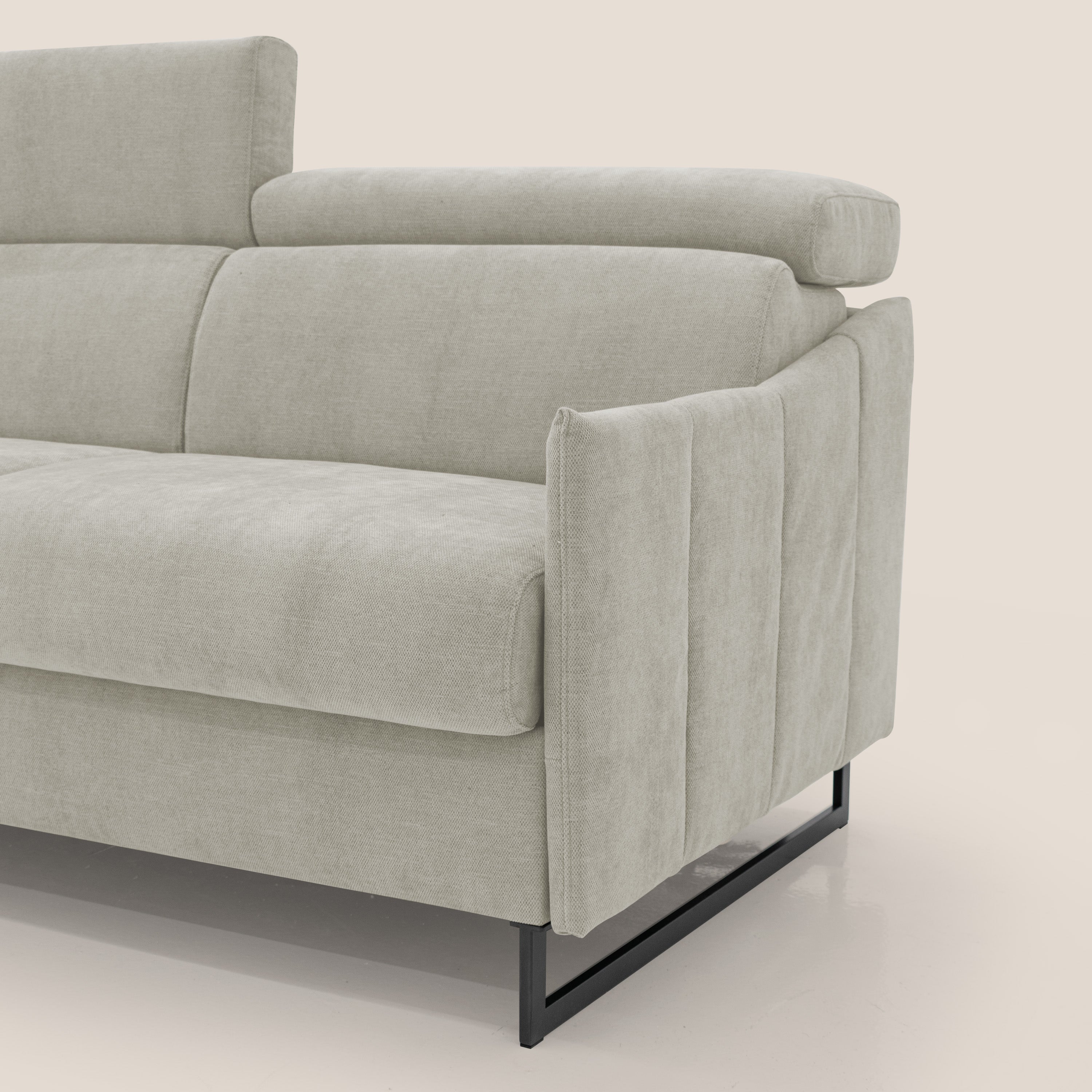 Loto divano letto salvaspazio materasso H18 cm con piedi alti in morbido tessuto impermeabile T14 panna - divani.store