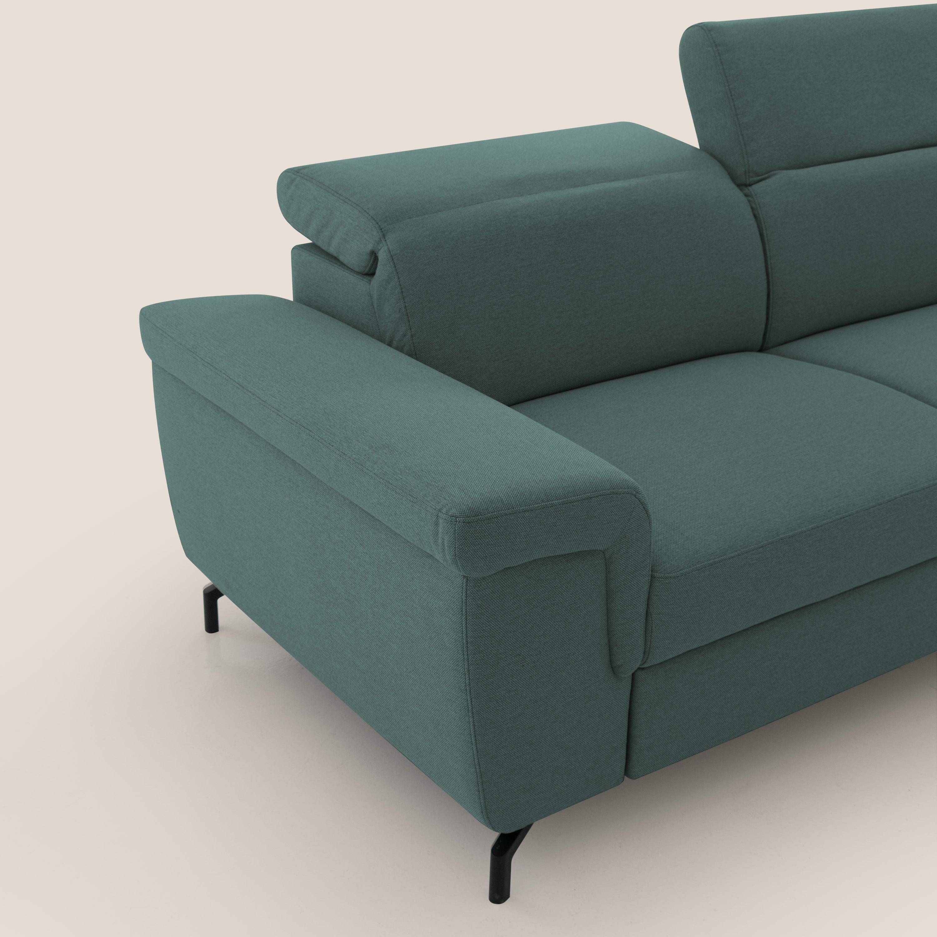 Aisha Divano con poggiapiedi estraibile piedini alti e poggiatesta reclinabili in tessuto Smacchiabile T05 verde - divani.store