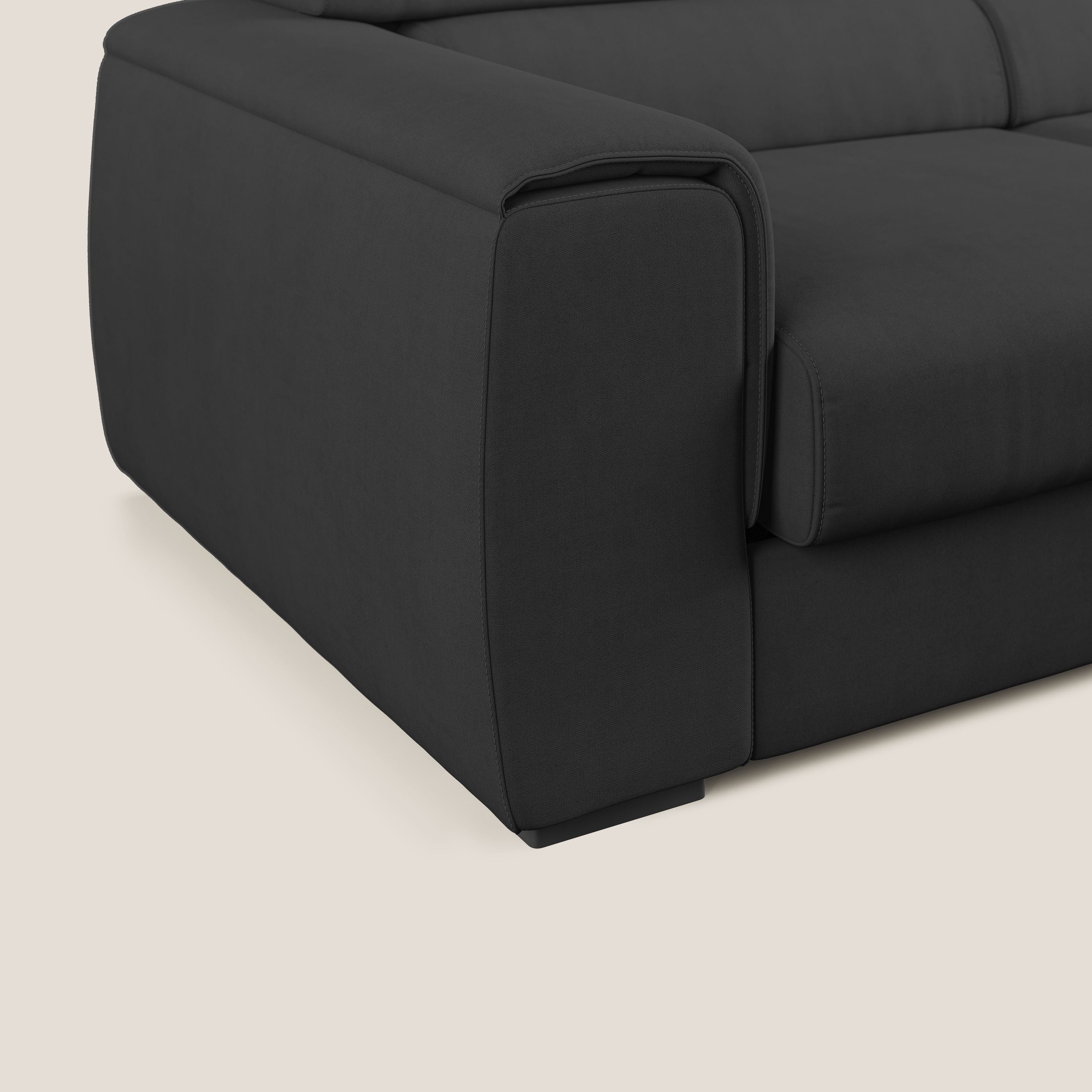Zeno Divano angolare con pouf estraibile poggiapiedi in tessuto morbido impermeabile T02 nero - divani.store
