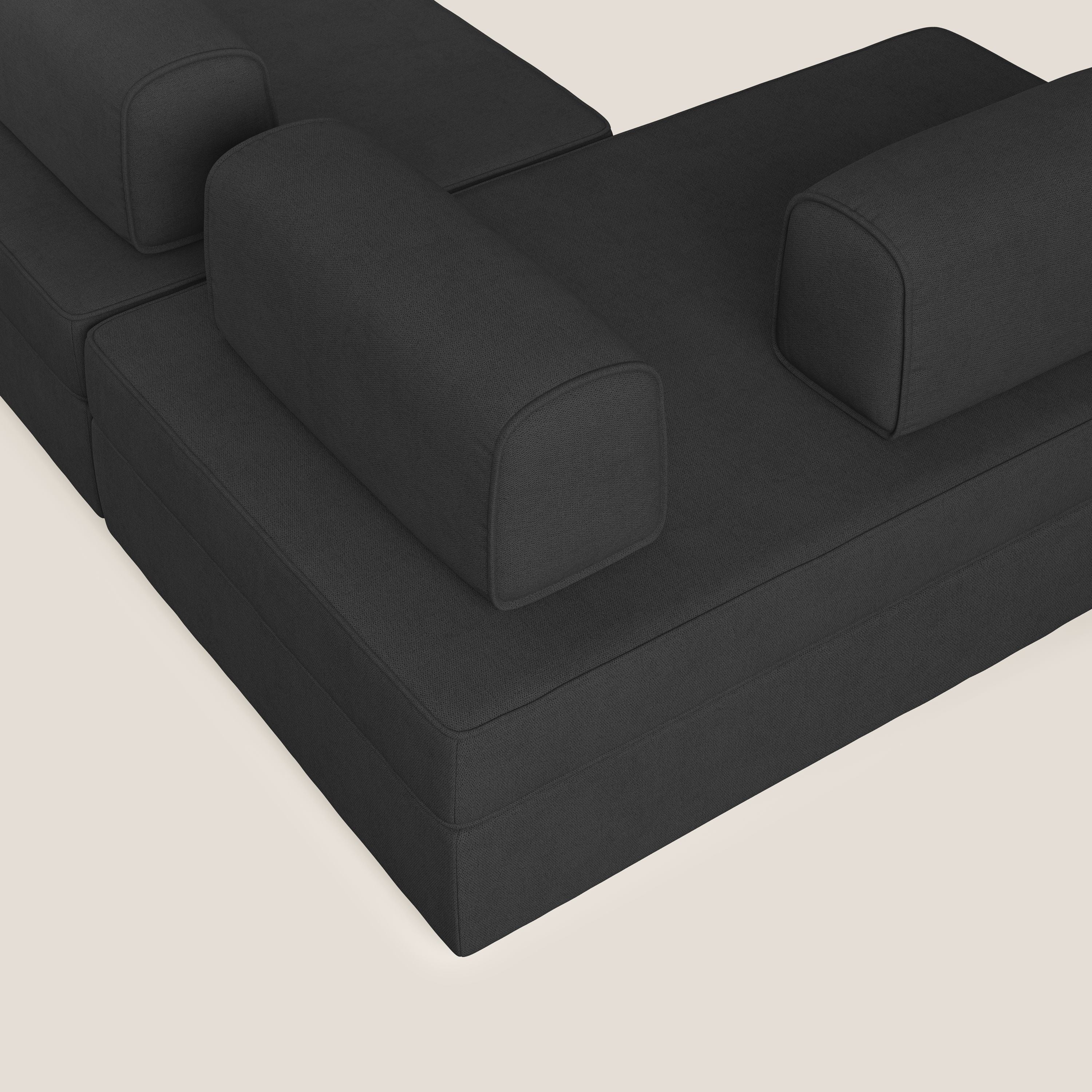 Liberty divano panoramico con pouf estraibile e schienali movibili in tessuto morbido impermeabile T02 nero - divani.store