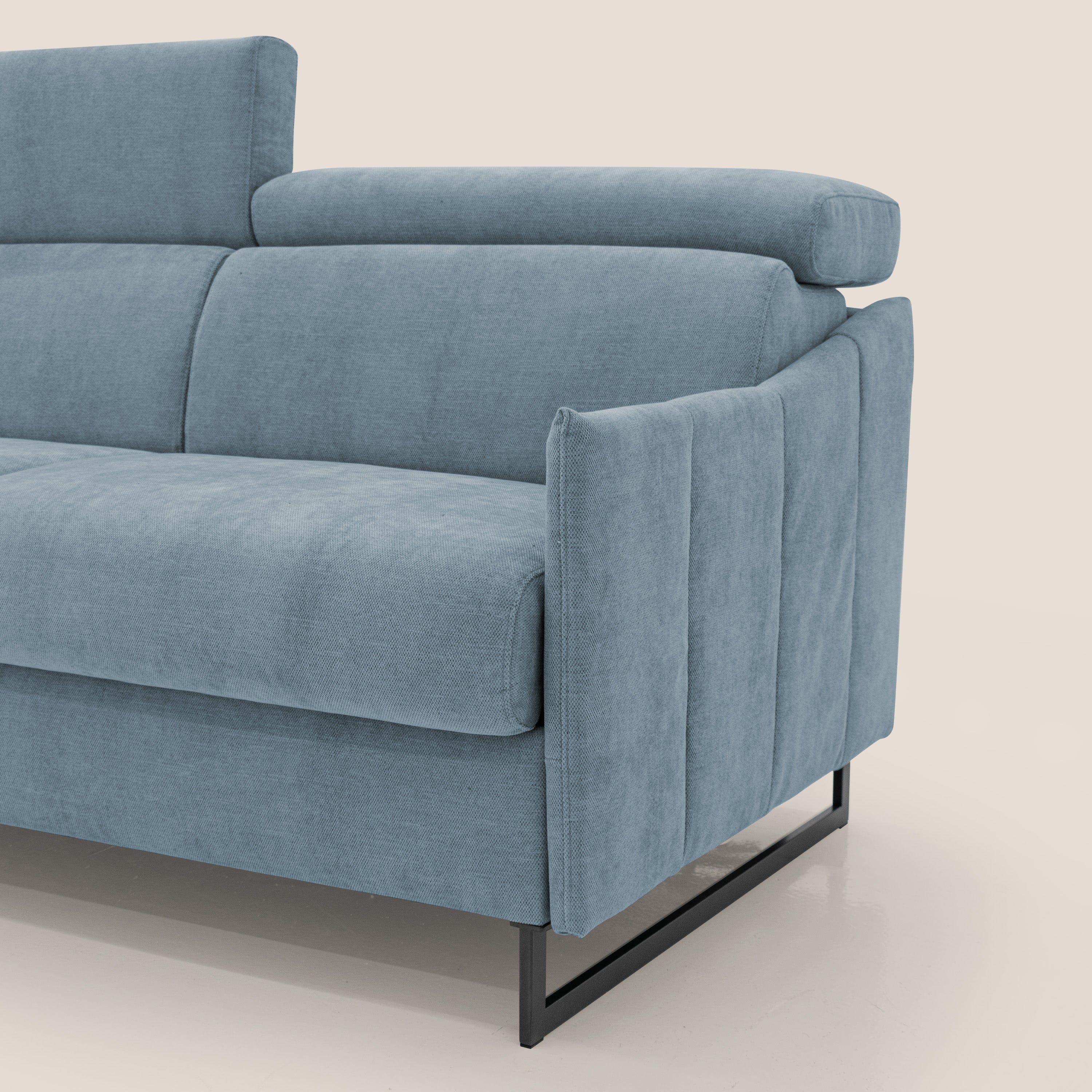 Loto divano letto salvaspazio materasso H18 cm con piedi alti in morbido tessuto impermeabile T14 carta da zucchero - divani.store