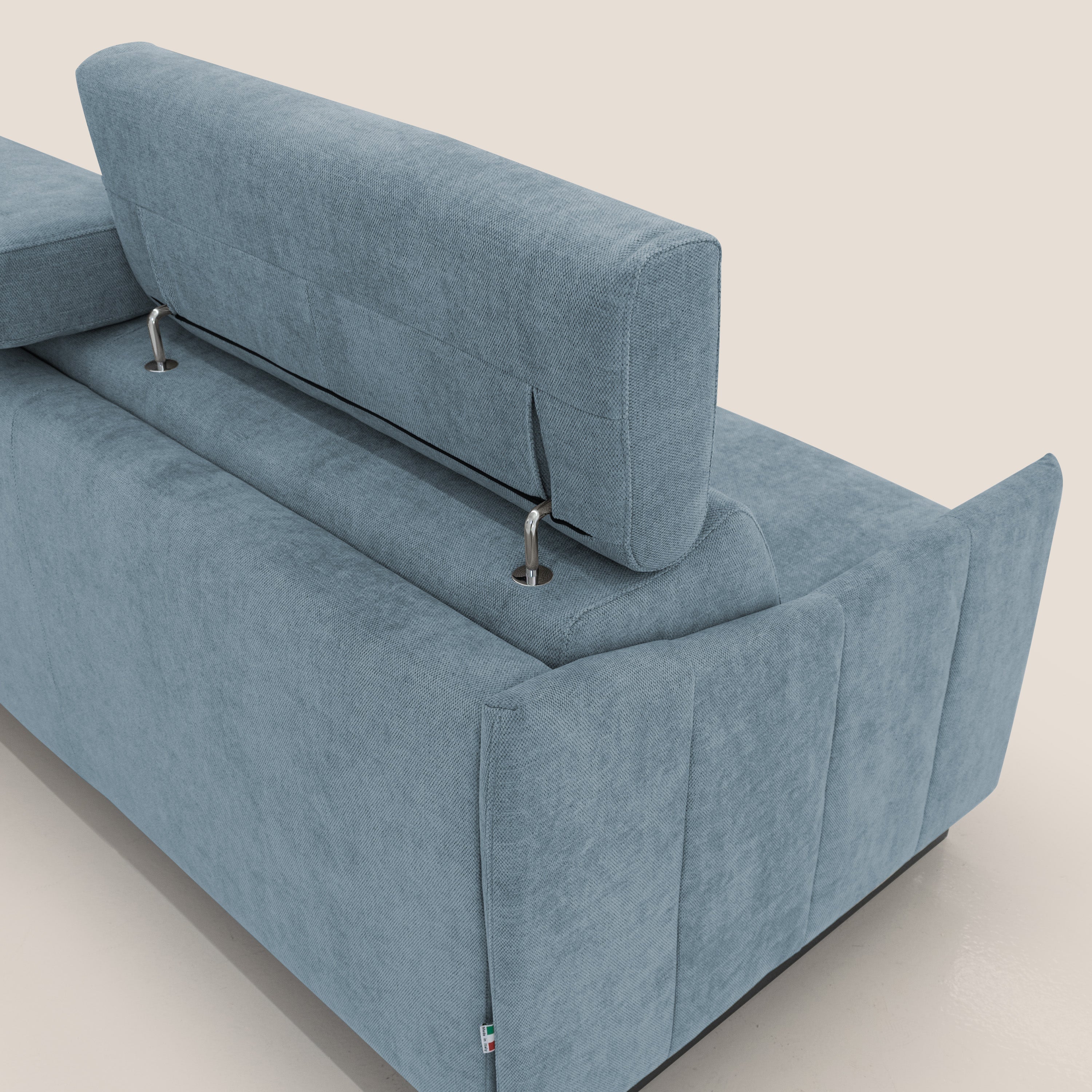 Loto divano letto salvaspazio materasso H18 cm con piedi alti in morbido tessuto impermeabile T14 carta da zucchero - divani.store