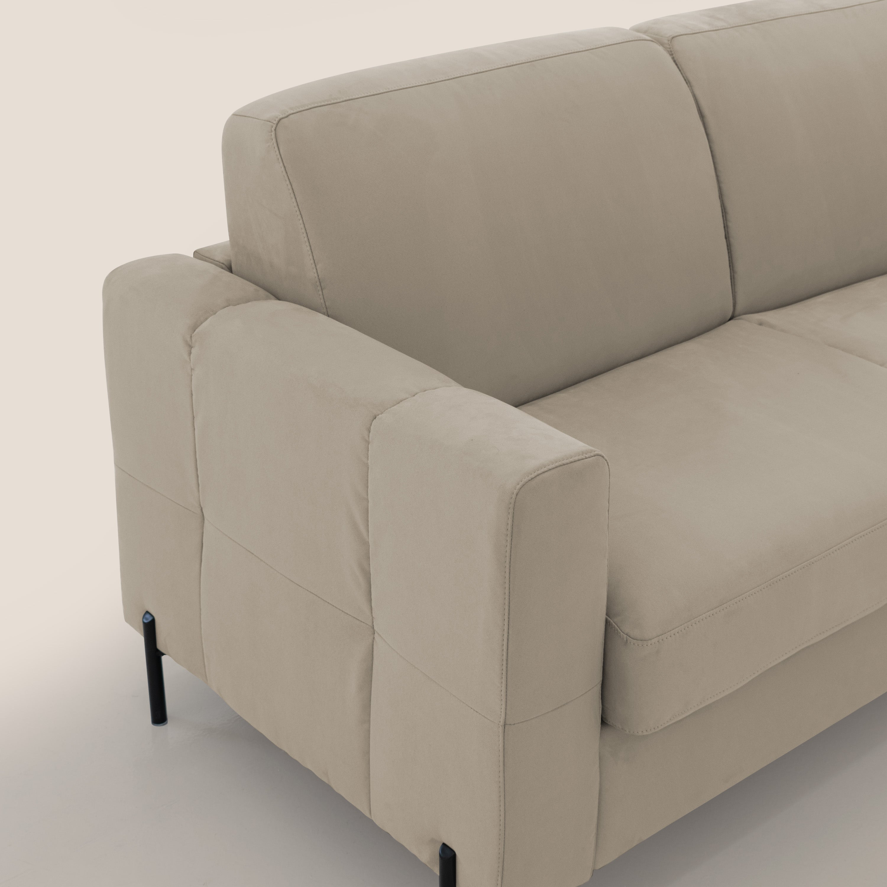 Ortensia divano letto materasso H18 cm con piedi alti in elegante microfibra smacchiabile T11 tortora - divani.store