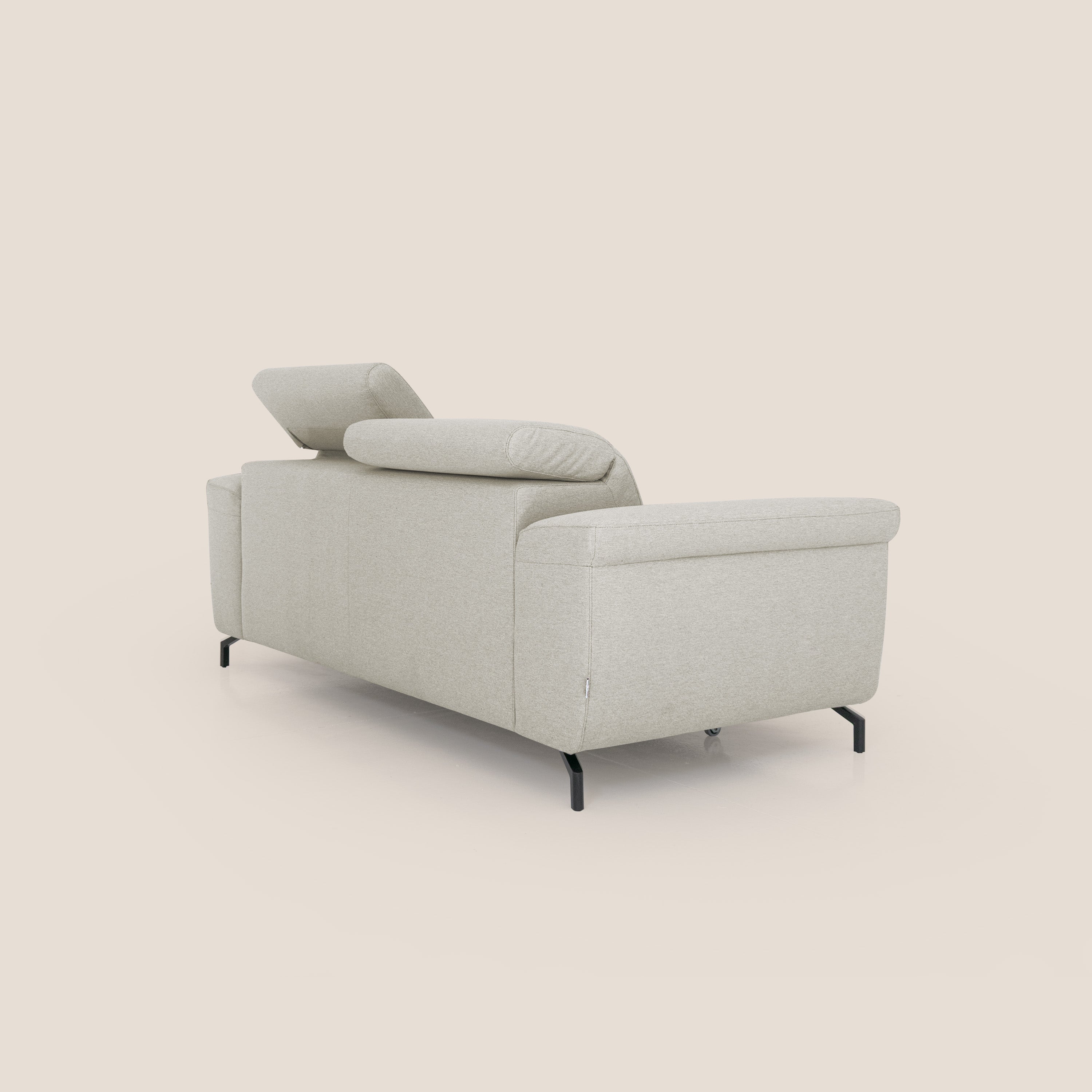 Aisha Divano con poggiapiedi estraibile piedini alti e poggiatesta reclinabili in tessuto Smacchiabile T05 panna - divani.store