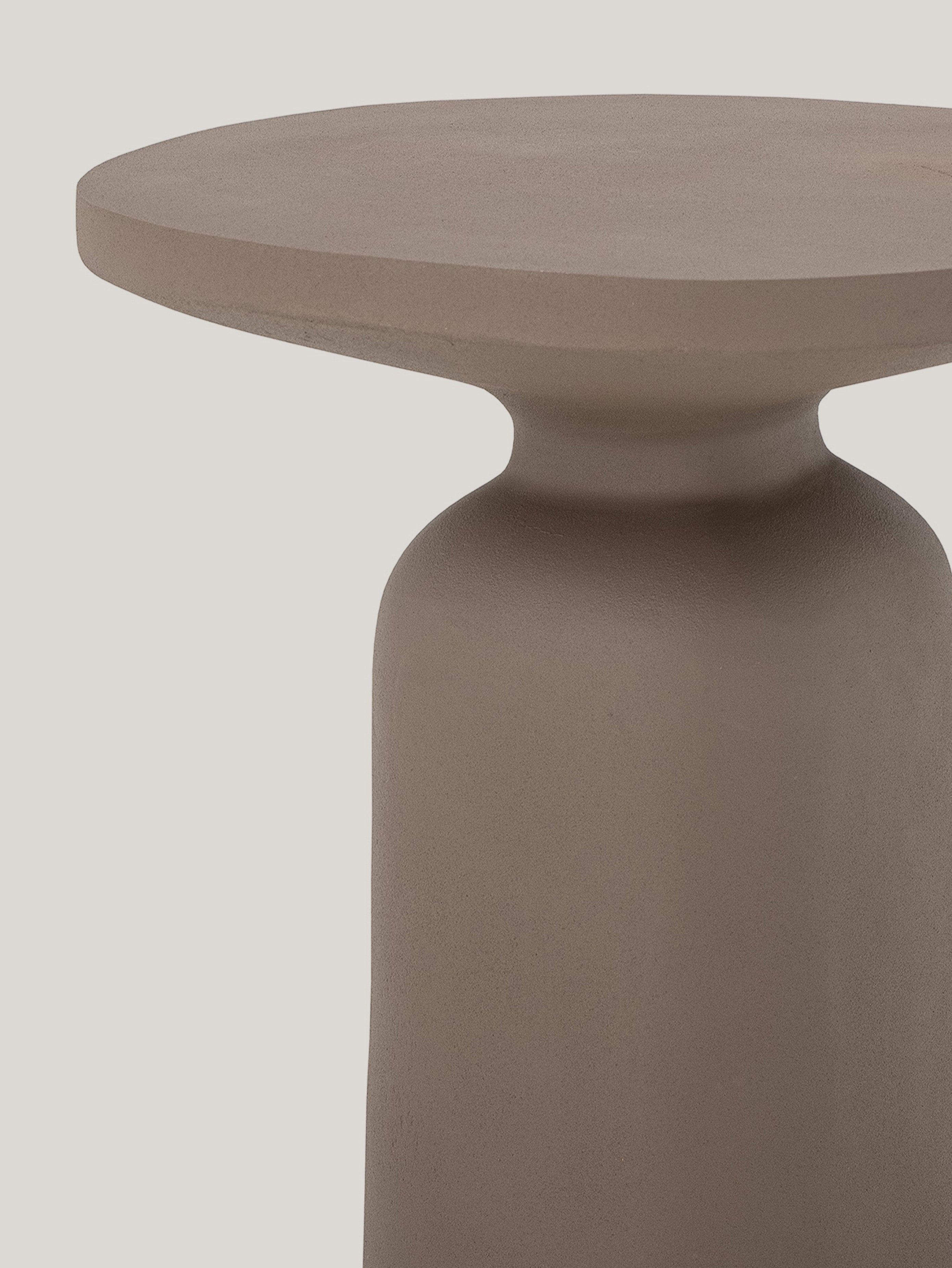 Millan tavolino scultoreo in metallo e alluminio fatto a mano colore terra - divani.store