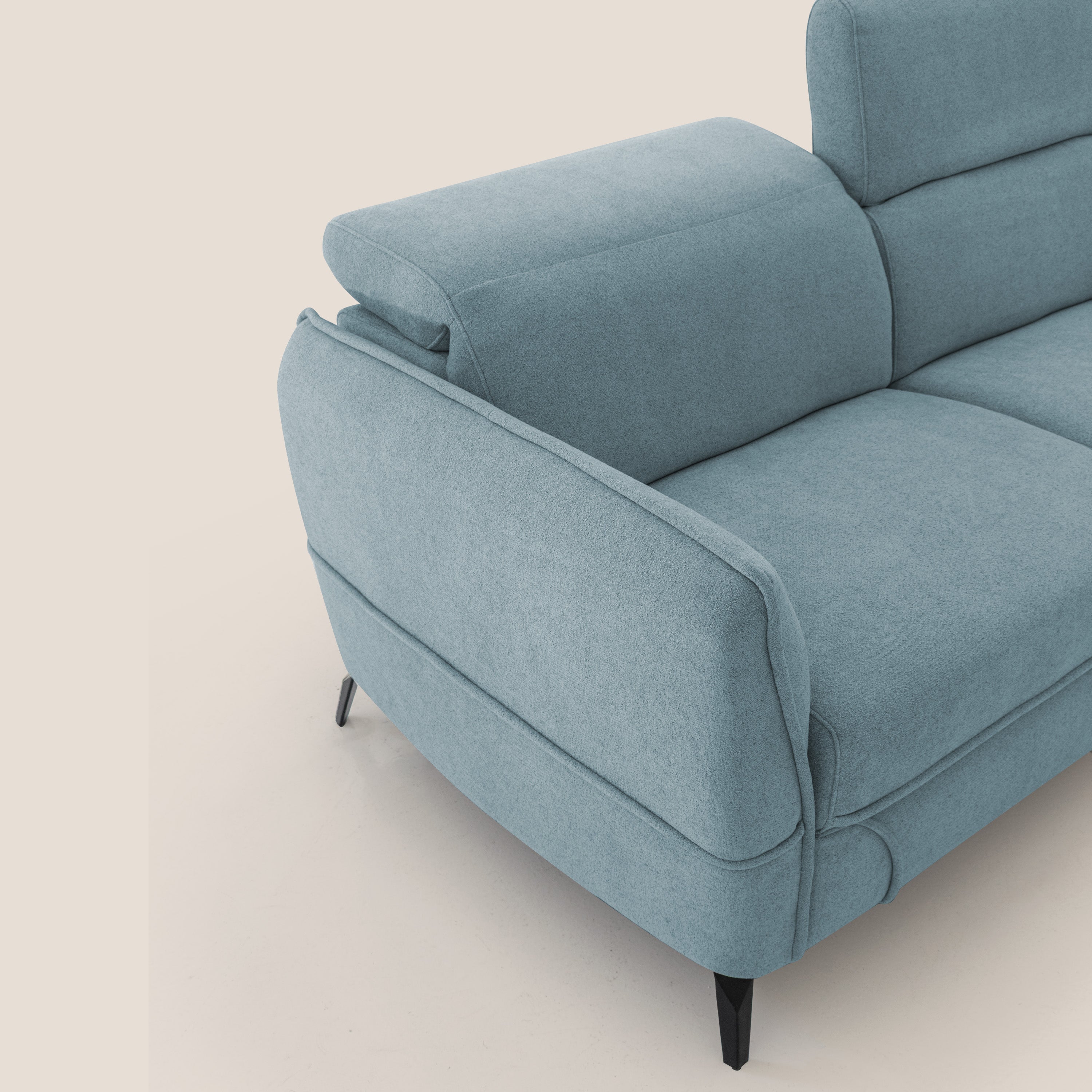 Bloom Divano con poggiapiedi estraibile piedini alti e poggiatesta reclinabili in tessuto bouclé impermeabile T07 carta da zucchero - divani.store