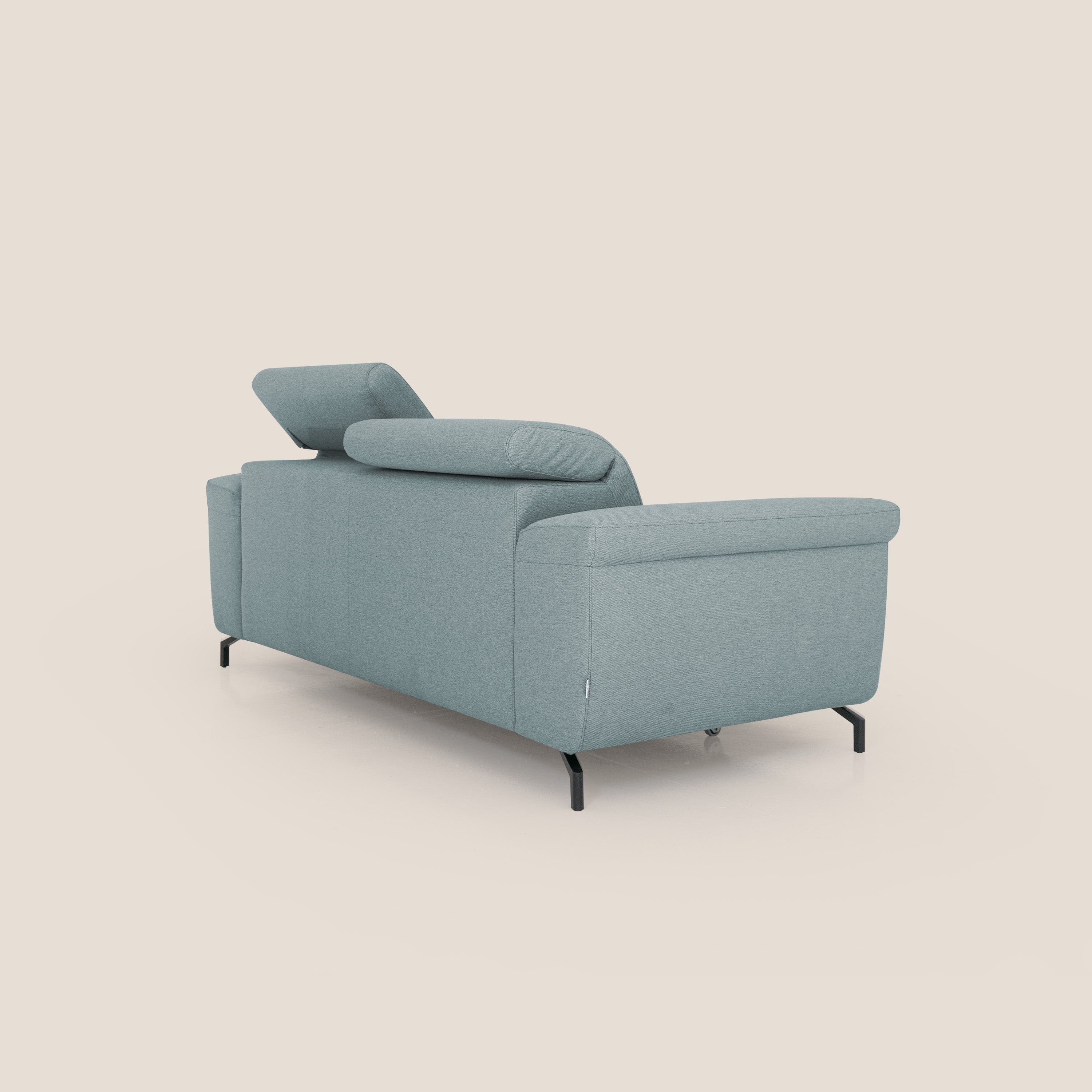 Aisha Divano con poggiapiedi estraibile piedini alti e poggiatesta reclinabili in tessuto Smacchiabile T05 carta da zucchero - divani.store