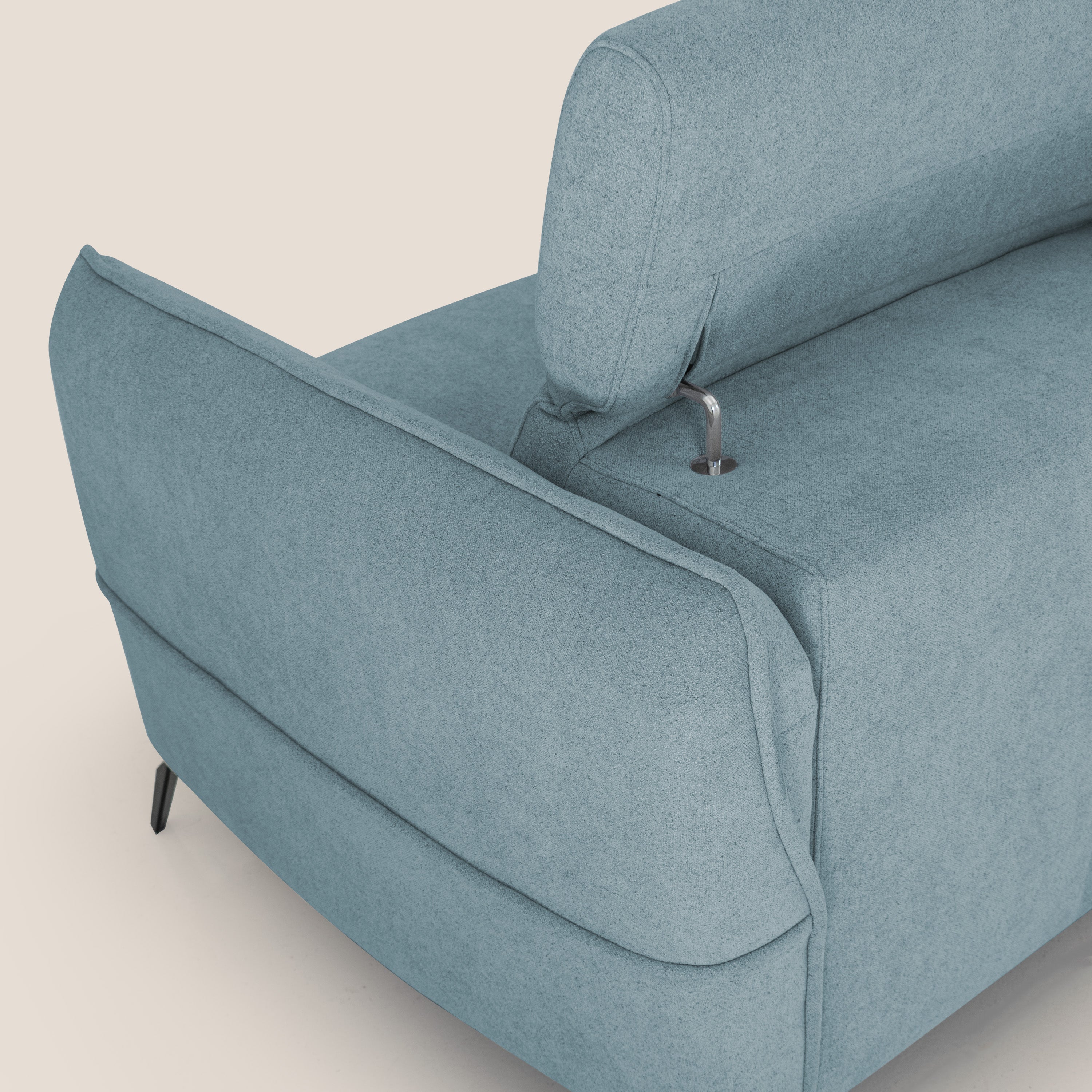 Bloom Divano con poggiapiedi estraibile piedini alti e poggiatesta reclinabili in tessuto bouclé impermeabile T07 carta da zucchero - divani.store