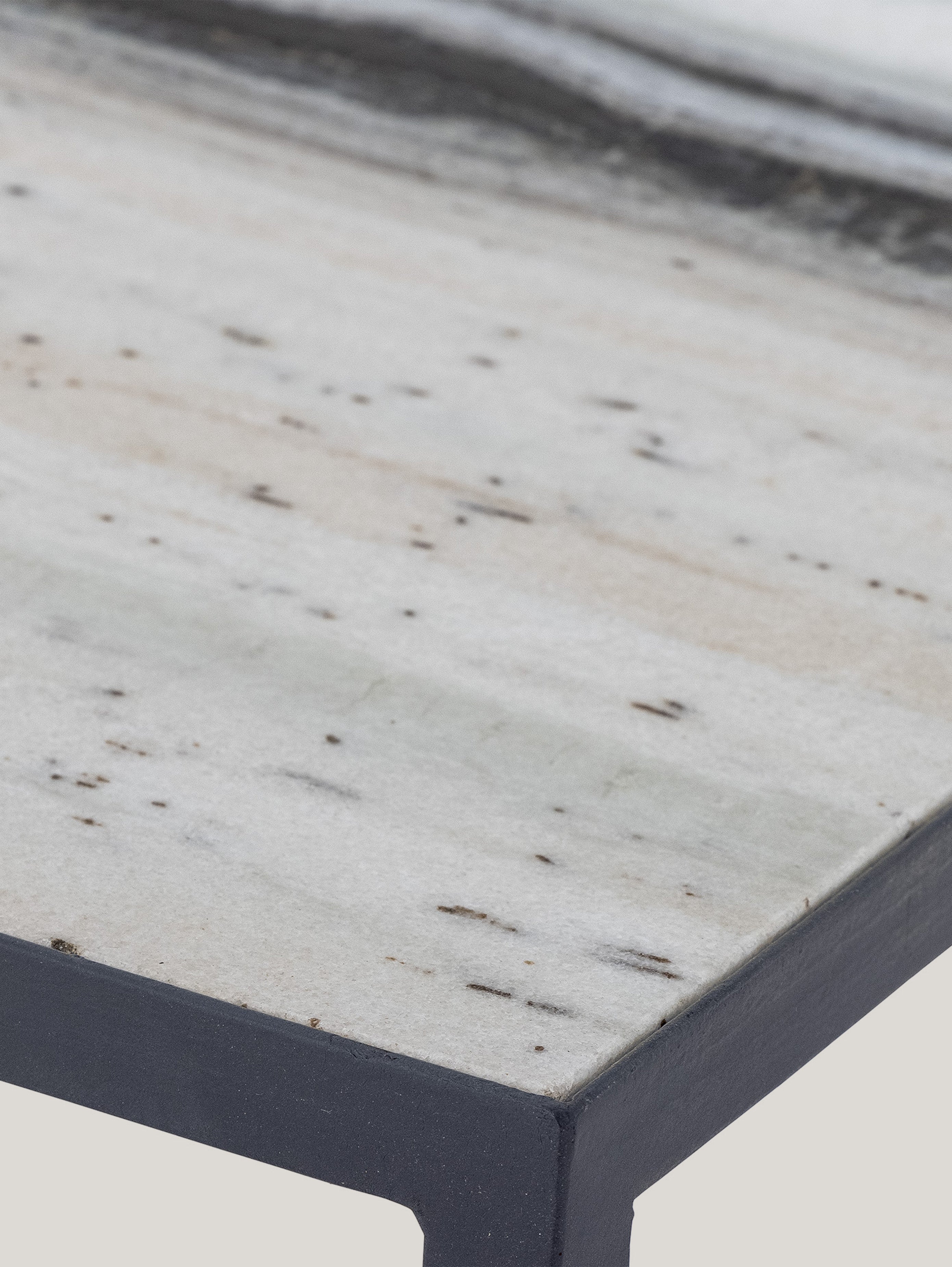 Ines tavolino rettangolare in marmo bianco venato con struttura antracite - divani.store