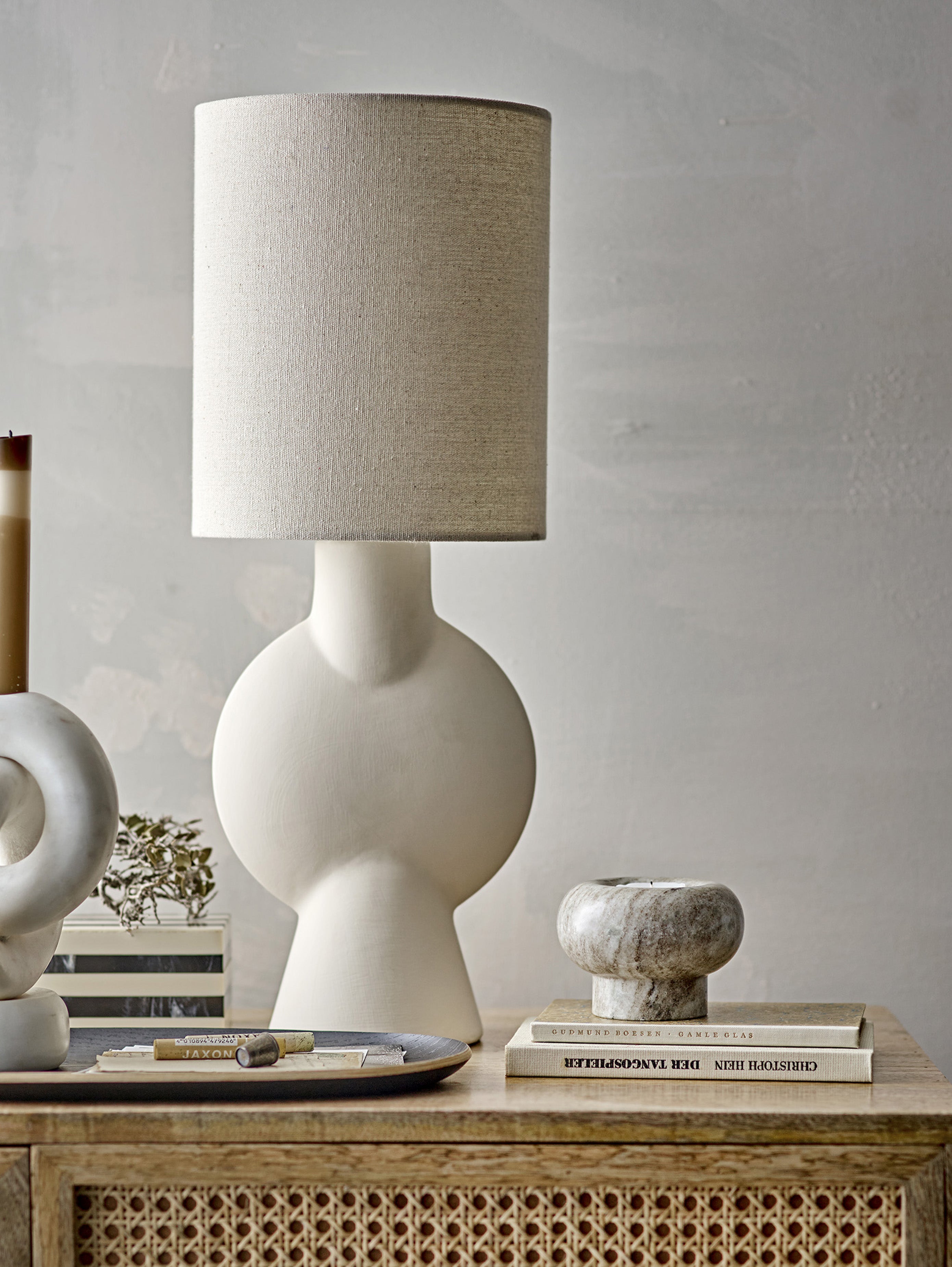 Sergio lampada da tavolo con base in gres Stoneware Bianco e paralume in lino - divani.store