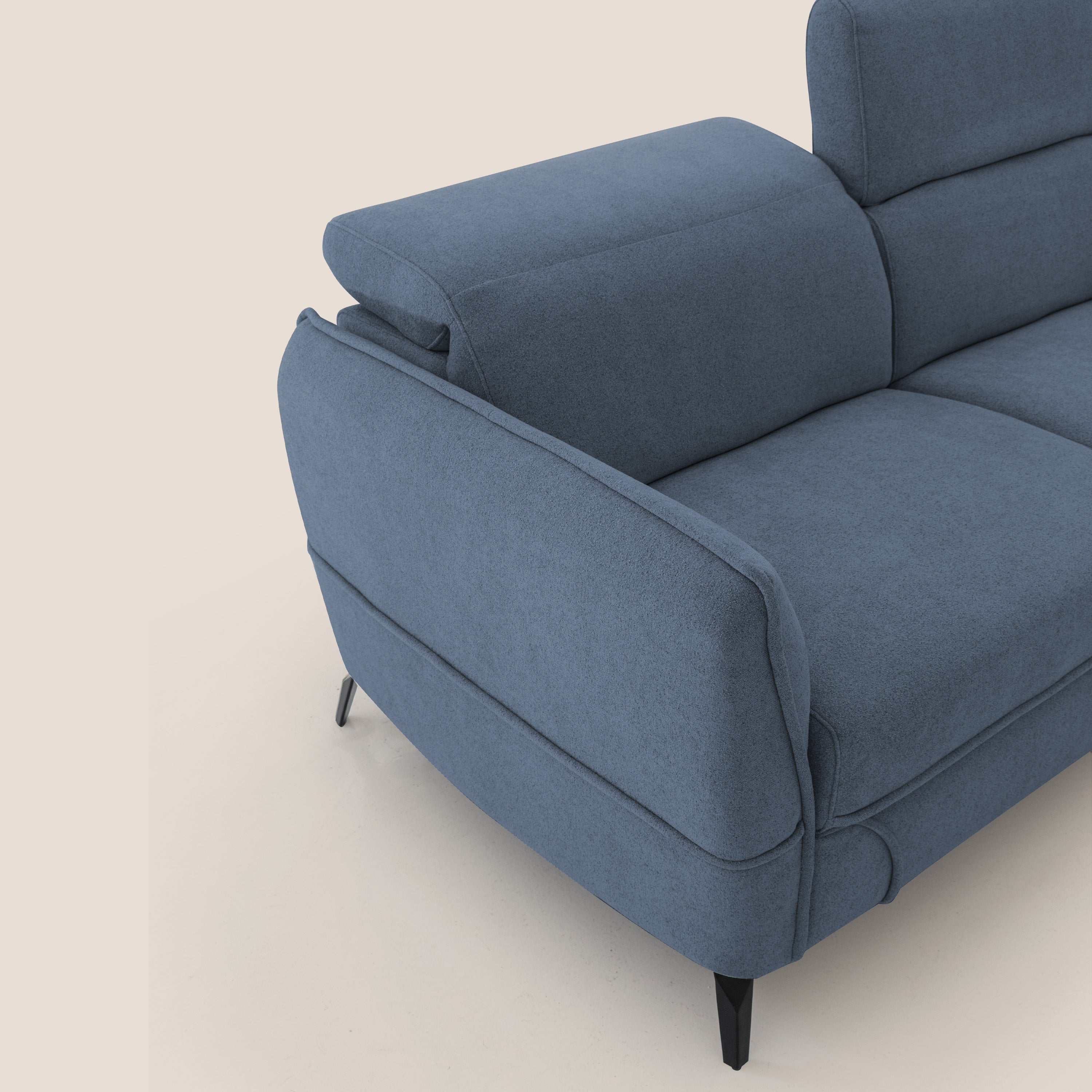 Bloom Divano con poggiapiedi estraibile piedini alti e poggiatesta reclinabili in tessuto bouclé impermeabile T07 - divani.store