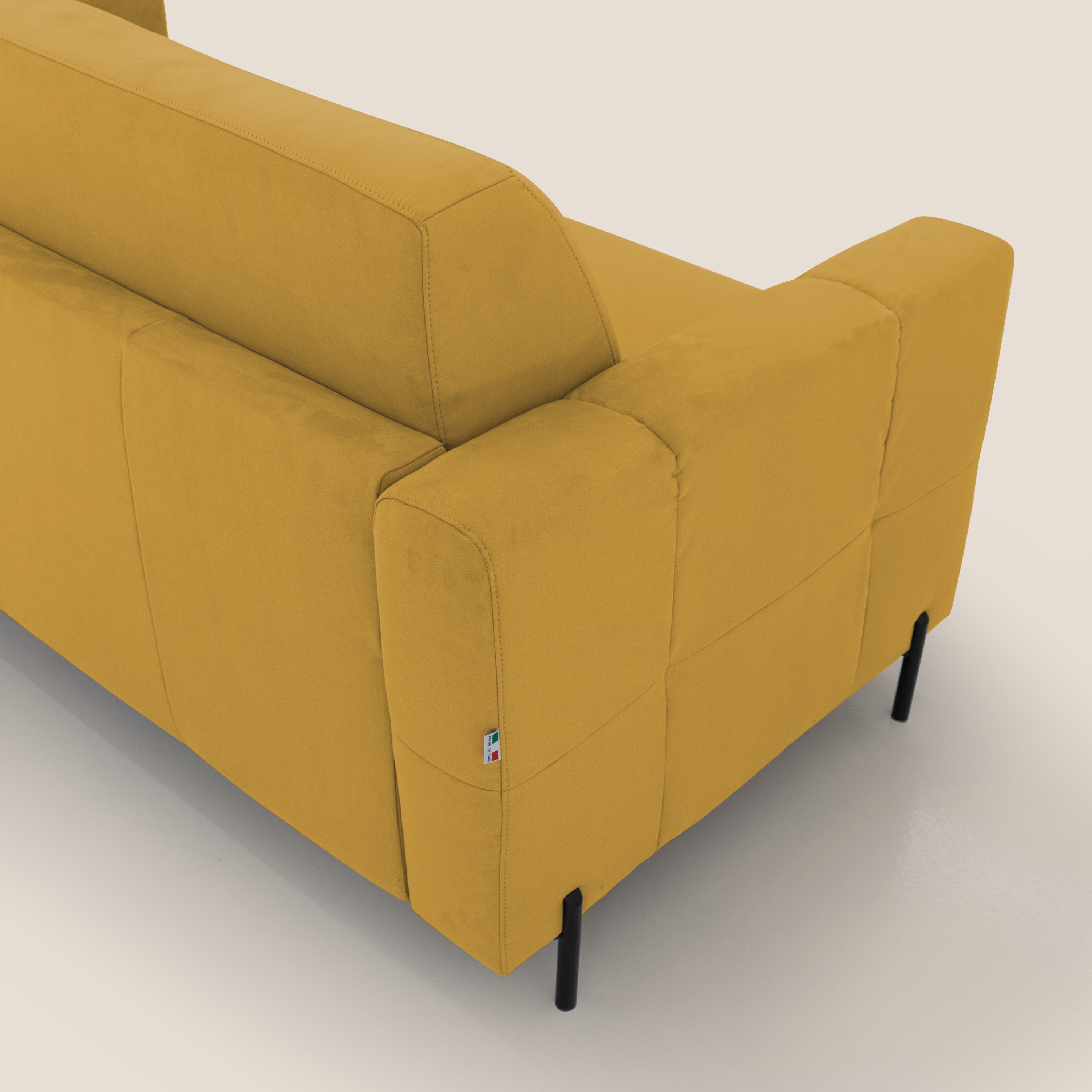 Ortensia divano letto materasso H18 cm con piedi alti in elegante microfibra smacchiabile T11 giallo - divani.store