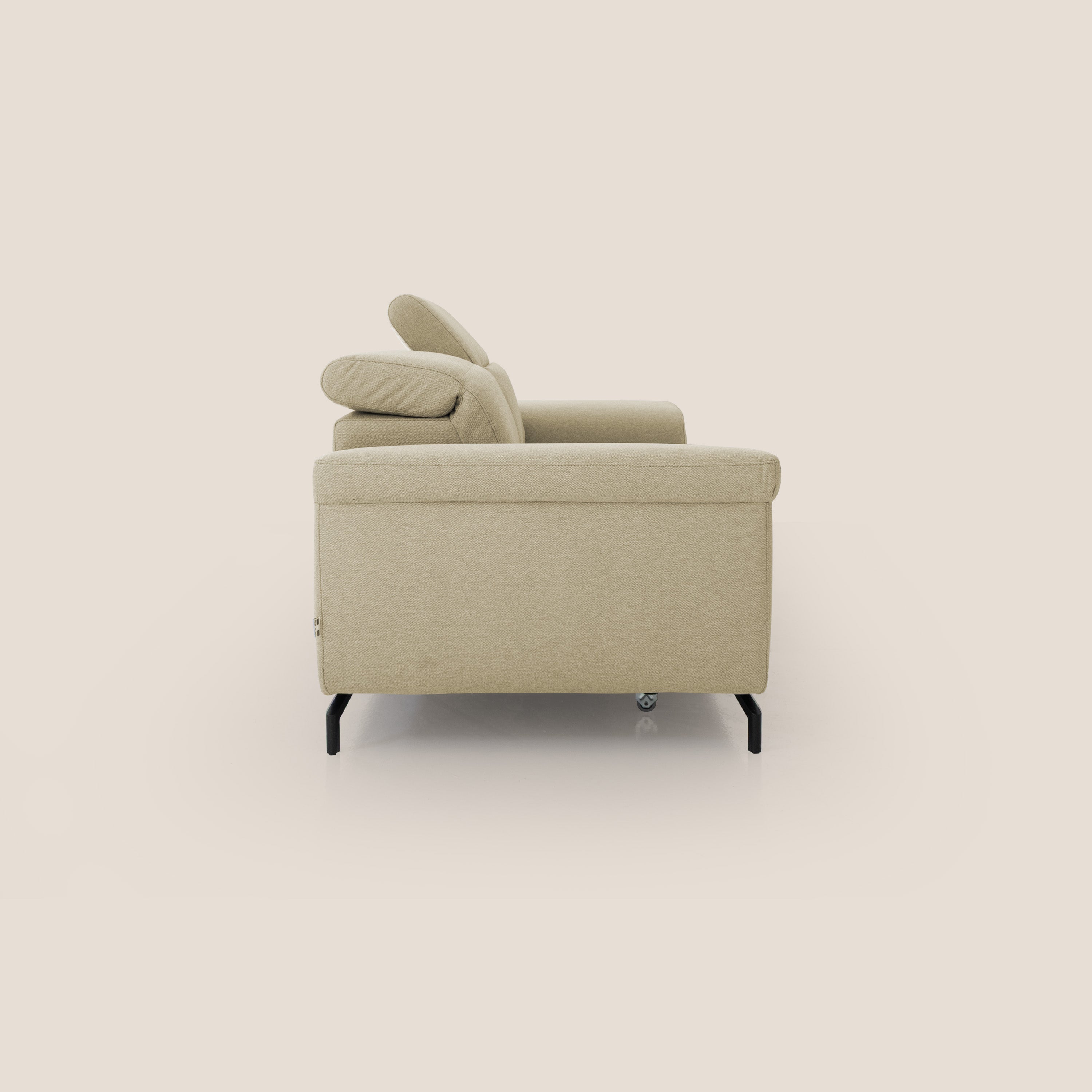 Aisha Divano con poggiapiedi estraibile piedini alti e poggiatesta reclinabili in tessuto Smacchiabile T05 cammello - divani.store