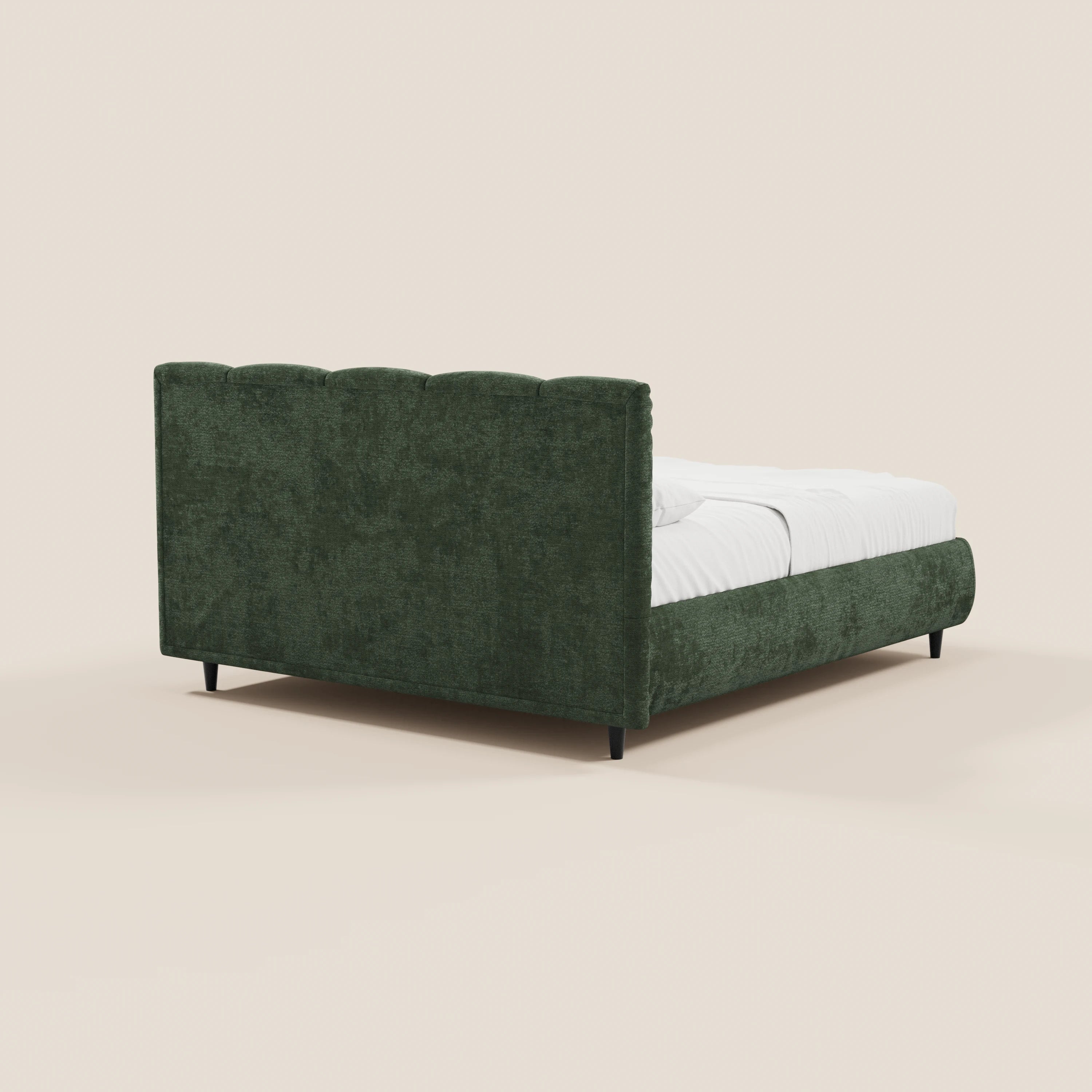 Il letto imbottito ARKAM di Letti.store, con vano contenitore e testiera a lavorazione verticale in tessuto Oeko-Tex®, unisce il design shabby chic alla funzionalità, per uno stile elegante e semplice.